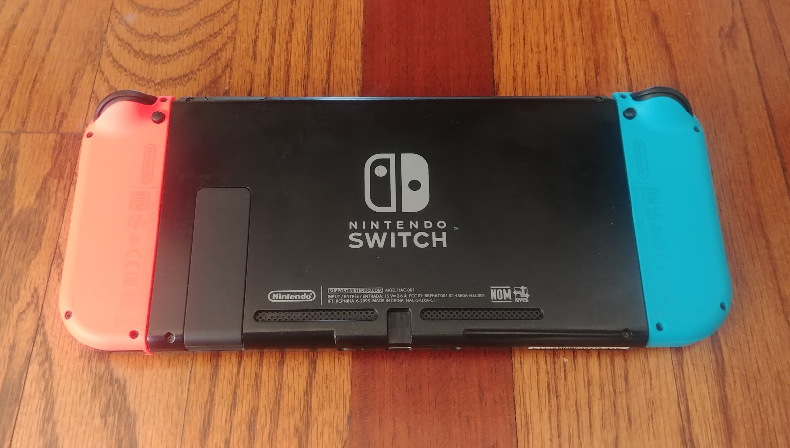 Nintendo Switch System Console w/Neon Red & Blue Joy-Cons + Dock *WORKS* NICE!