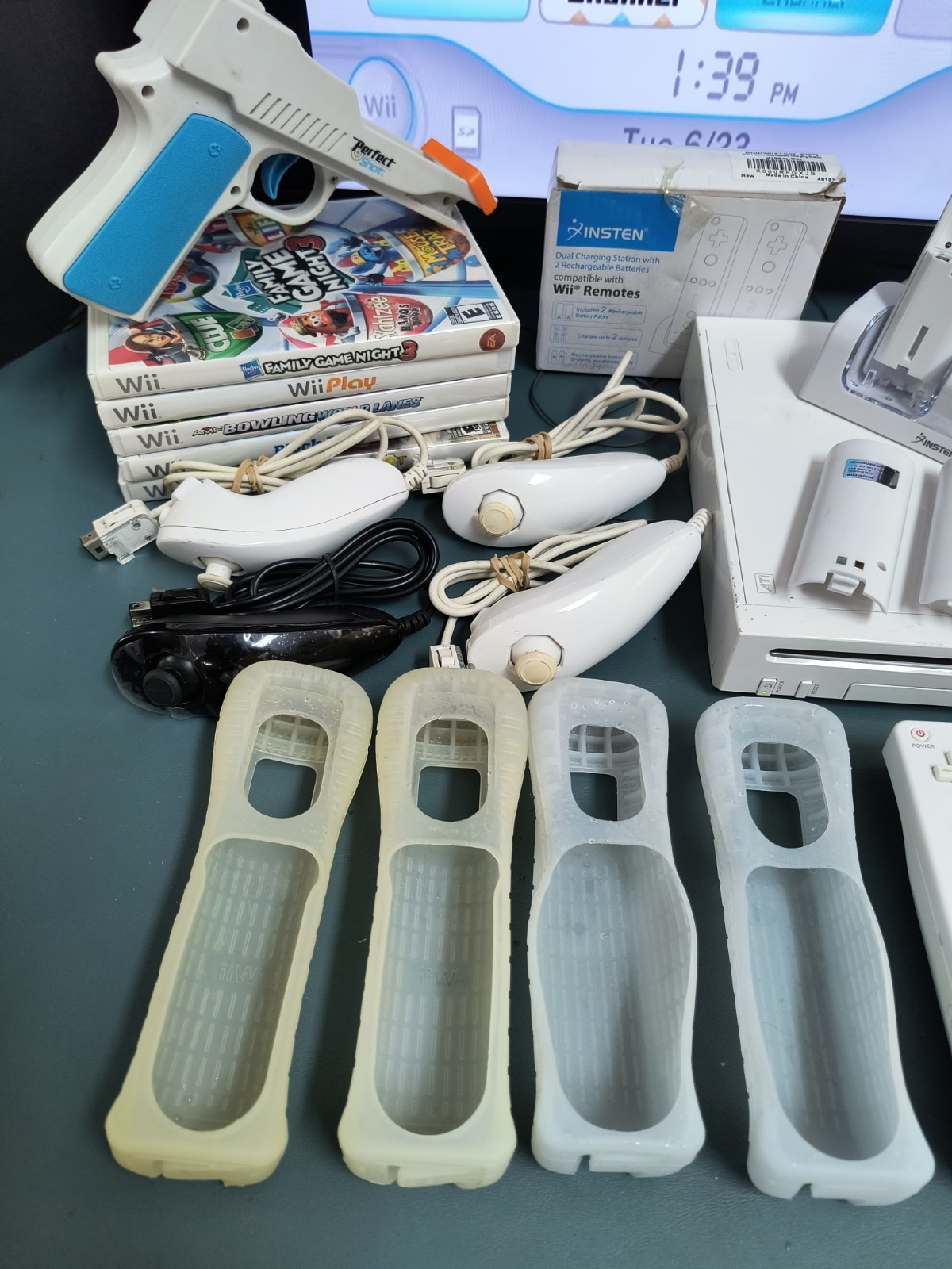 Nintendo Wii Model RVL-001 (USA) [Plays Wii & GameCube Games] Bundle Deal