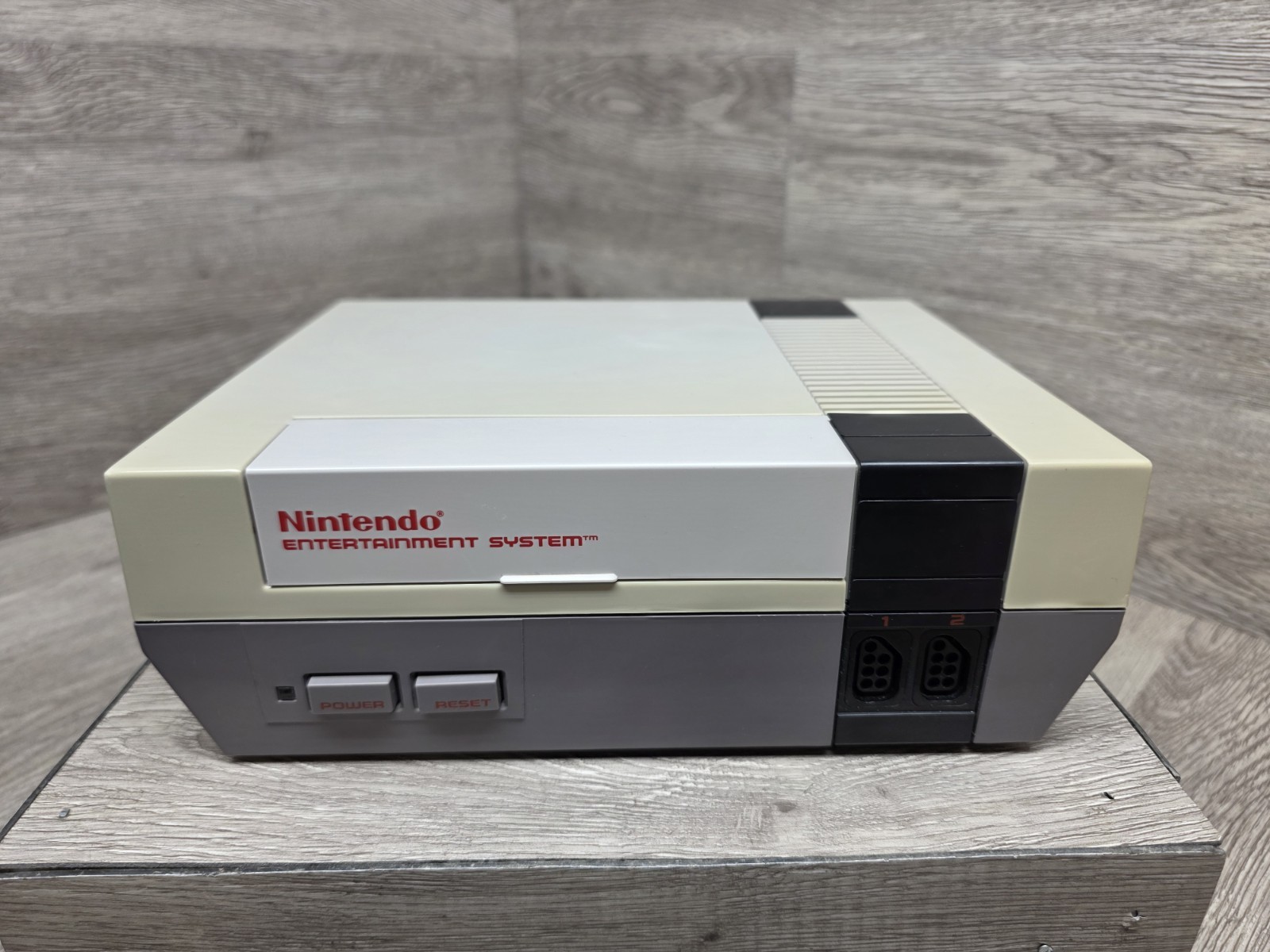 Nintendo Entertainment System NES Bundle with Zapper, 2 Controller, Cables Games