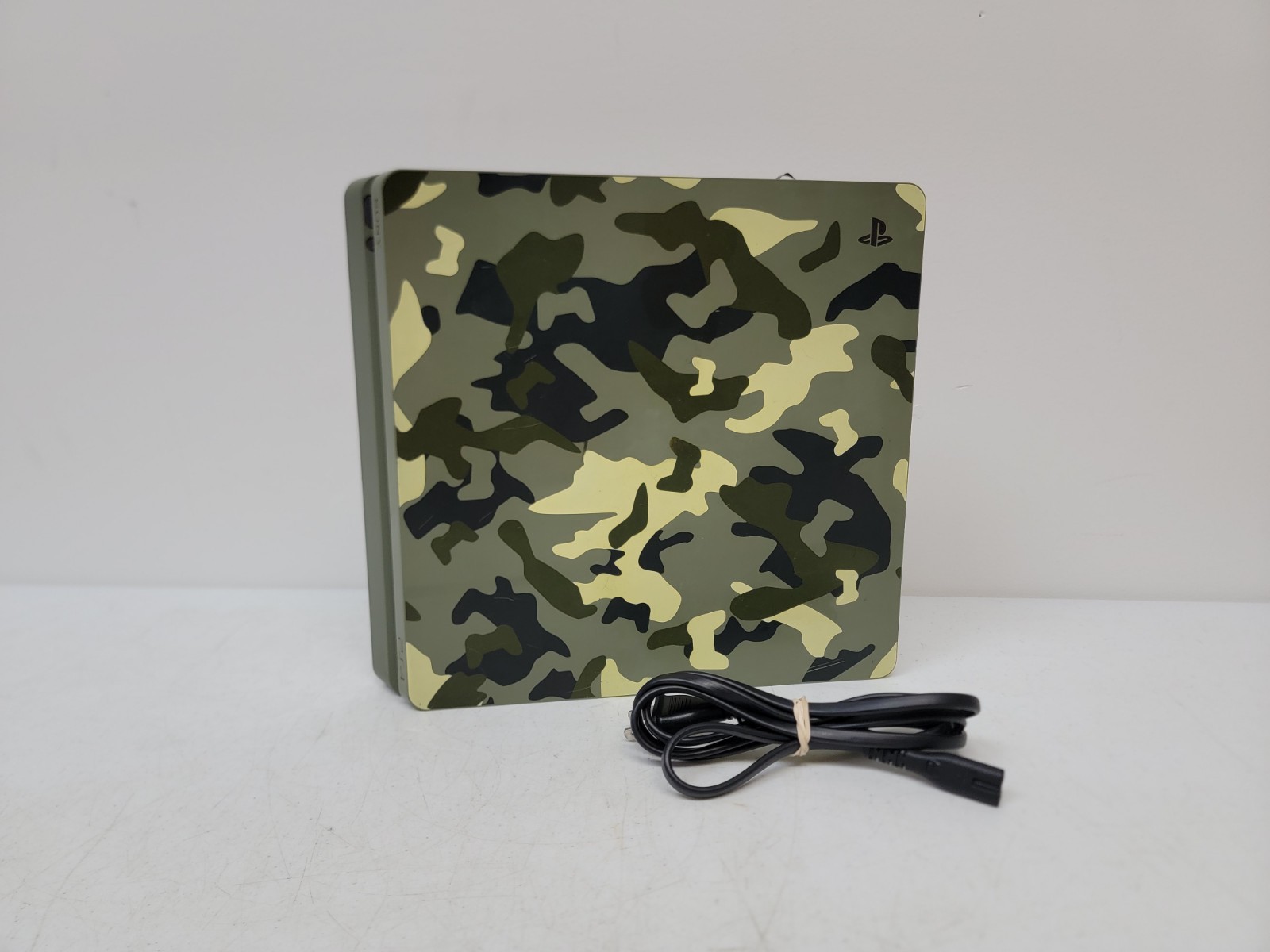 Sony PlayStation 4 PS4 Slim CUH-2115B 1TB Call of Duty: WWII Edition FOR PARTS