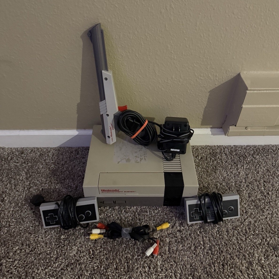 Nintendo Entertainment System NES-001 Console Gray Zapper Gun Platform NES