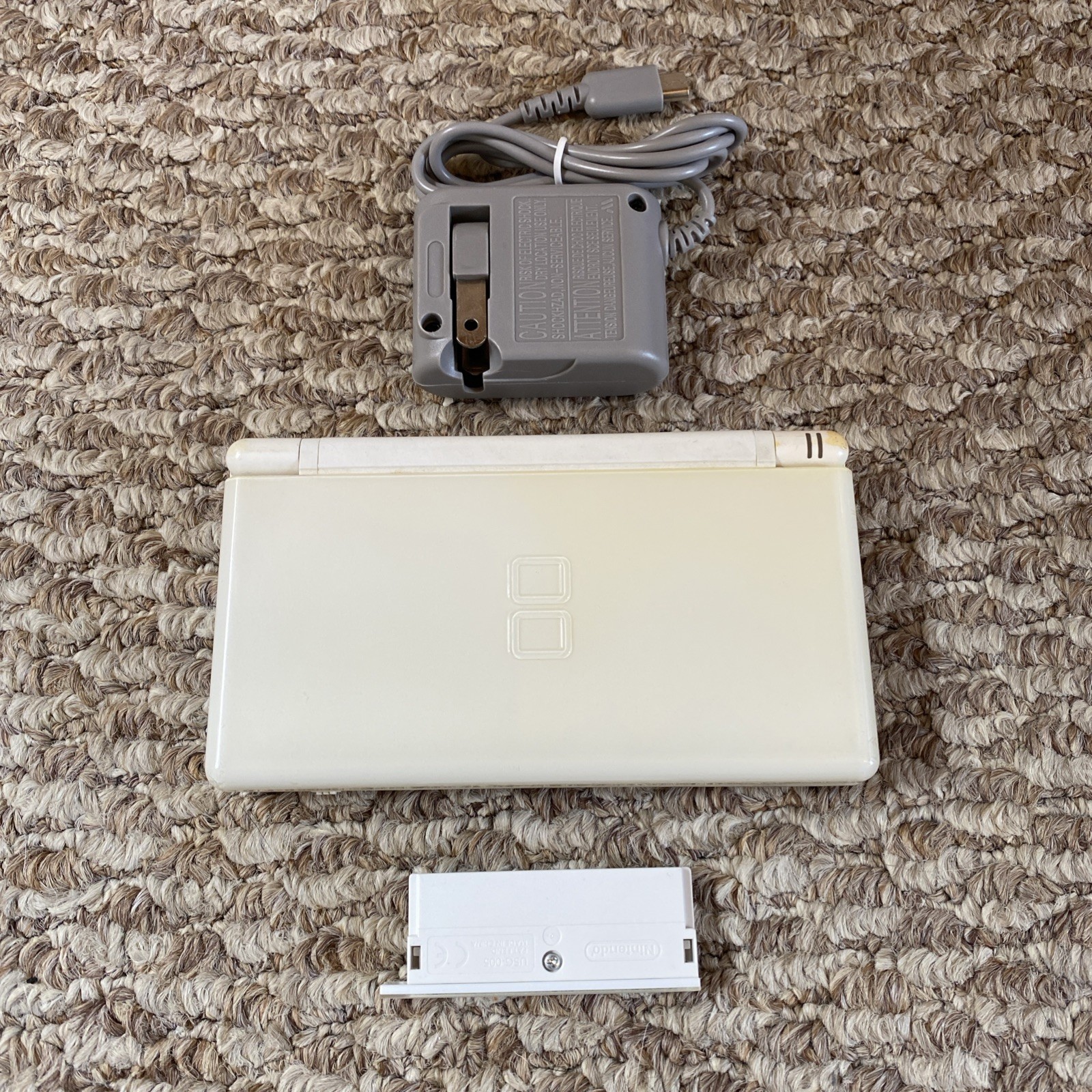 Nintendo DS Lite (USG-001) Handheld – White Charger