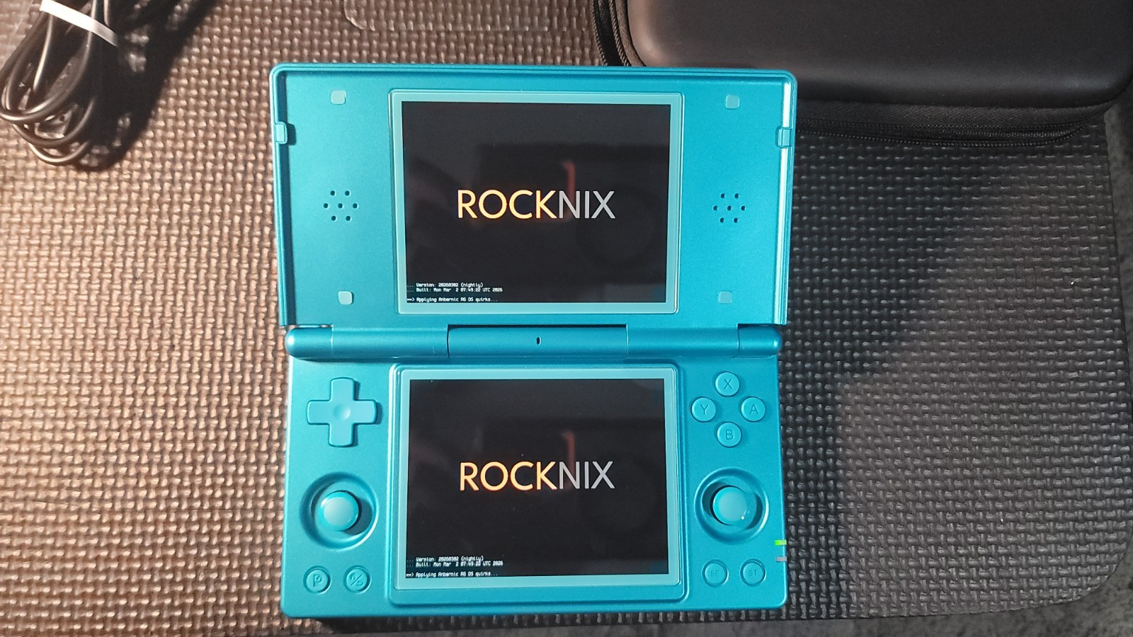 ANBERNIC RGDS ((ROCKNIX OS) 64GB GAME CARD (TURQUOISE BLUE) WITH CASE (GXRG)