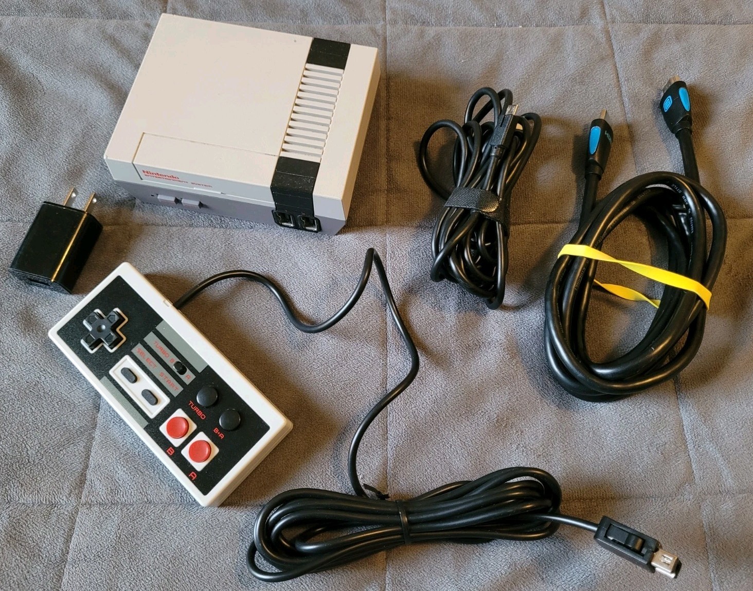 Nintendo Mini NES Classic Edition Console CLV-001 Authentic w/Cables Controller