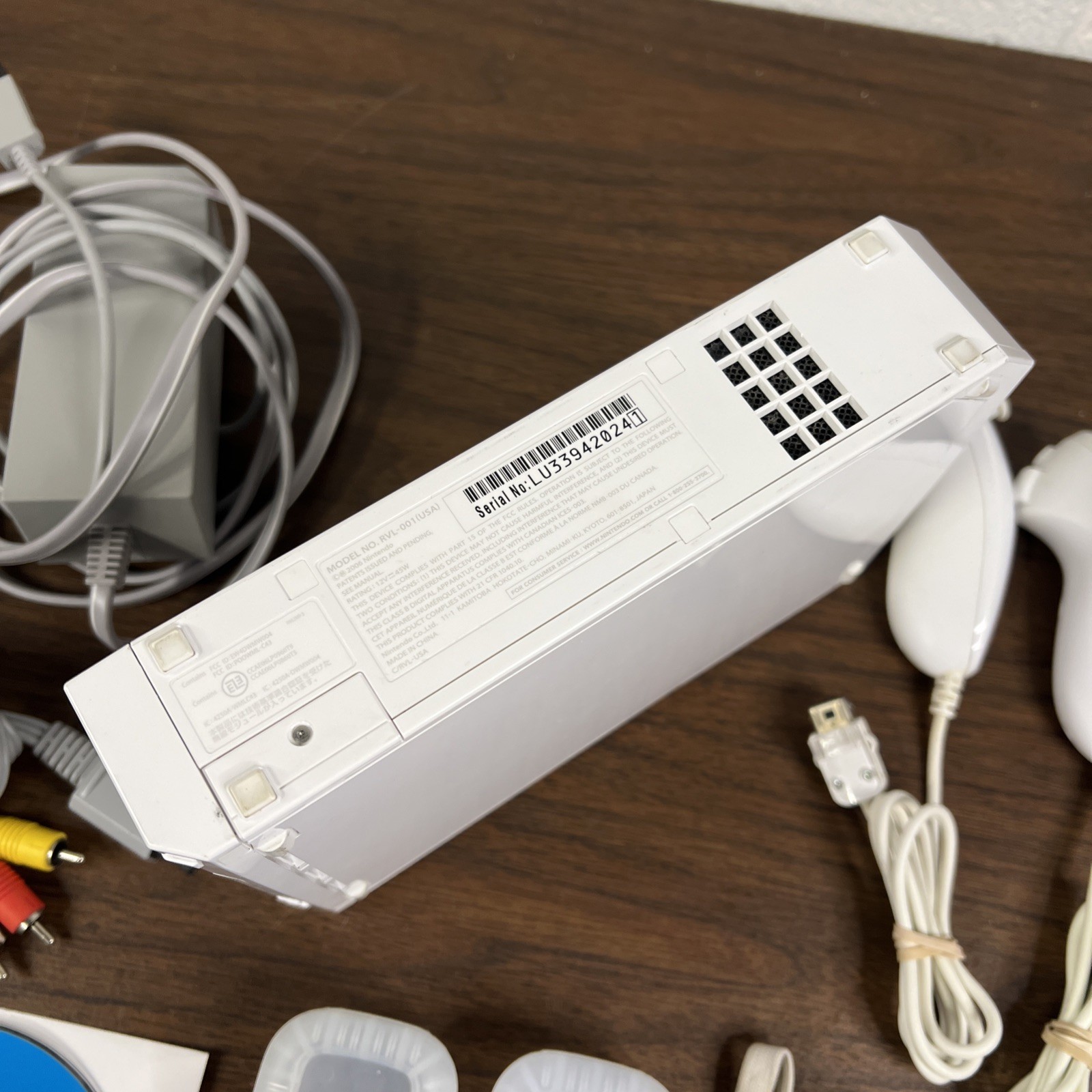 Nintendo Wii Console Bundle White RVL-001 + Wii Sports + 2 Remotes Tested Works