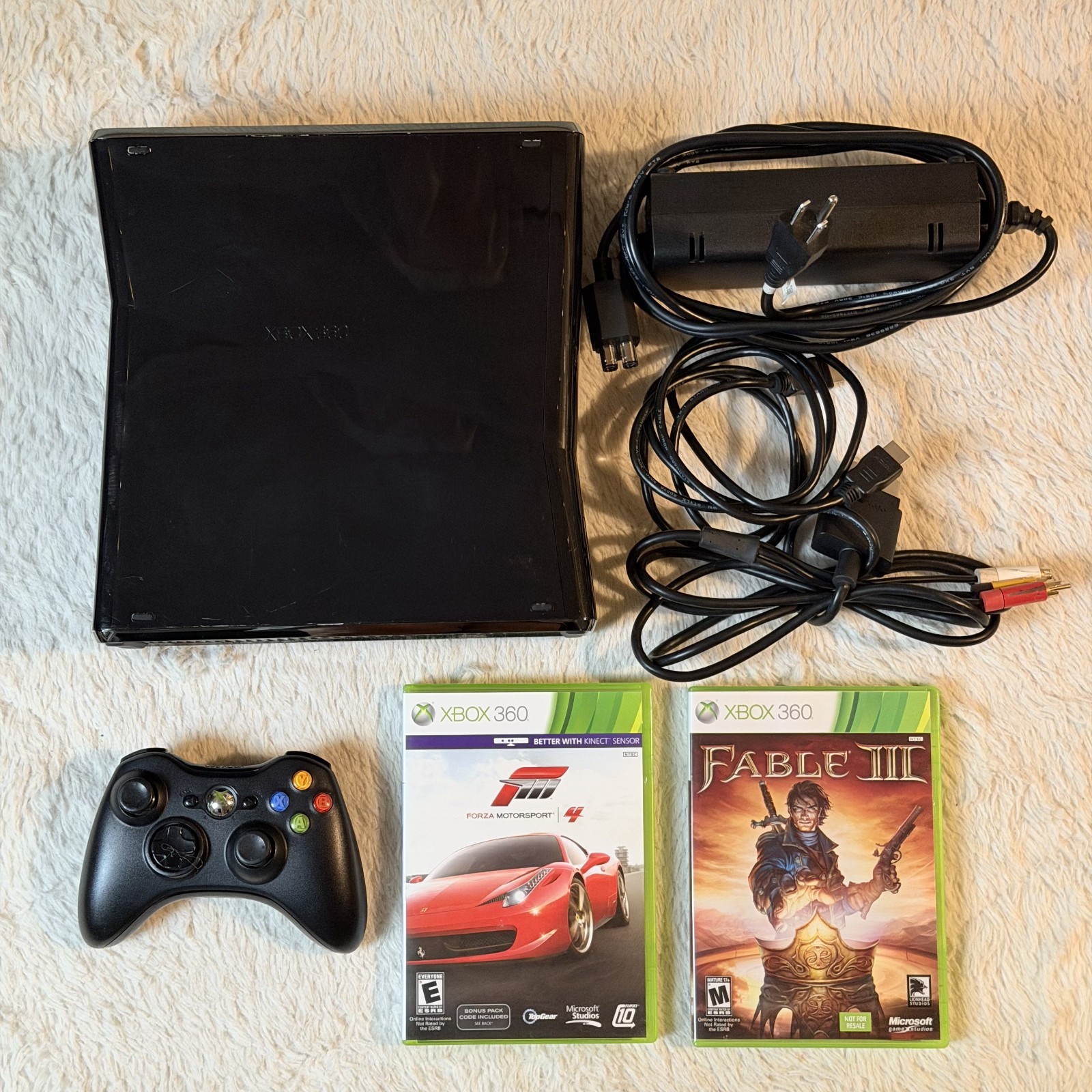 Microsoft Xbox 360 S Slim 250GB Model 1439 w/ Controller x2 Games