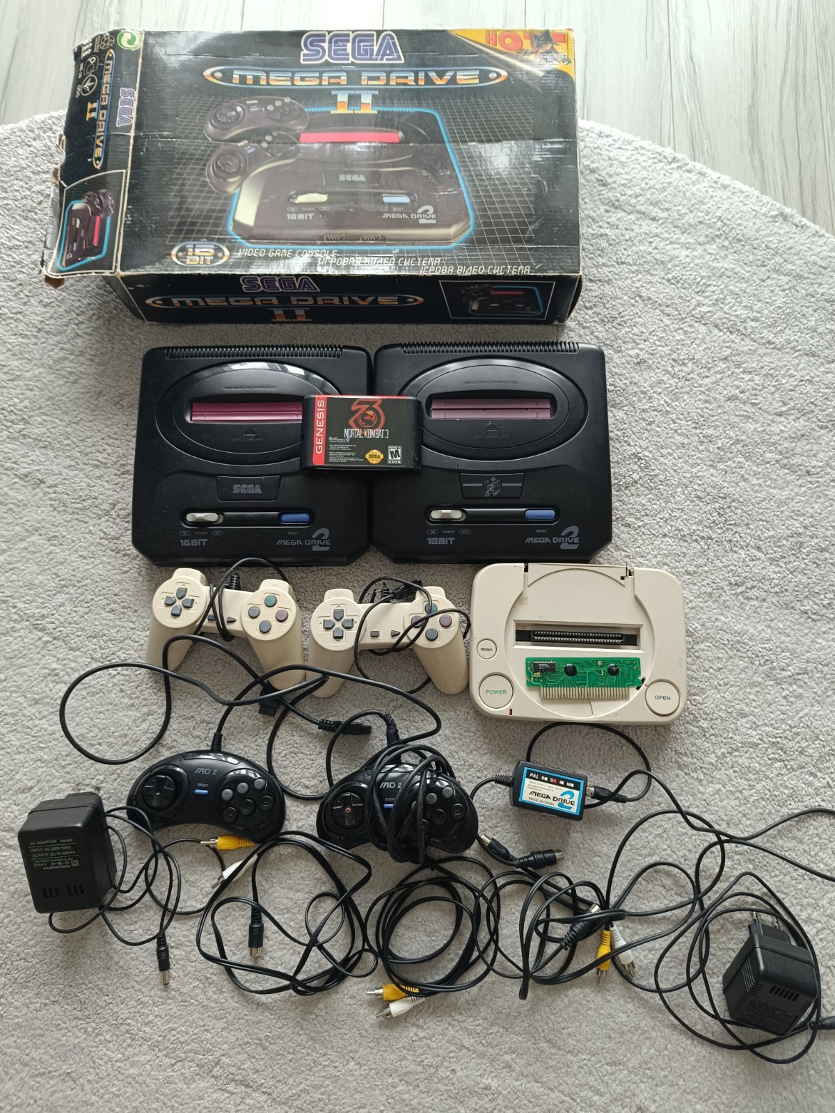 Set of consoles Sega Mega Drive 2.Full set.Cartridge Mortal Kombat 3.Working