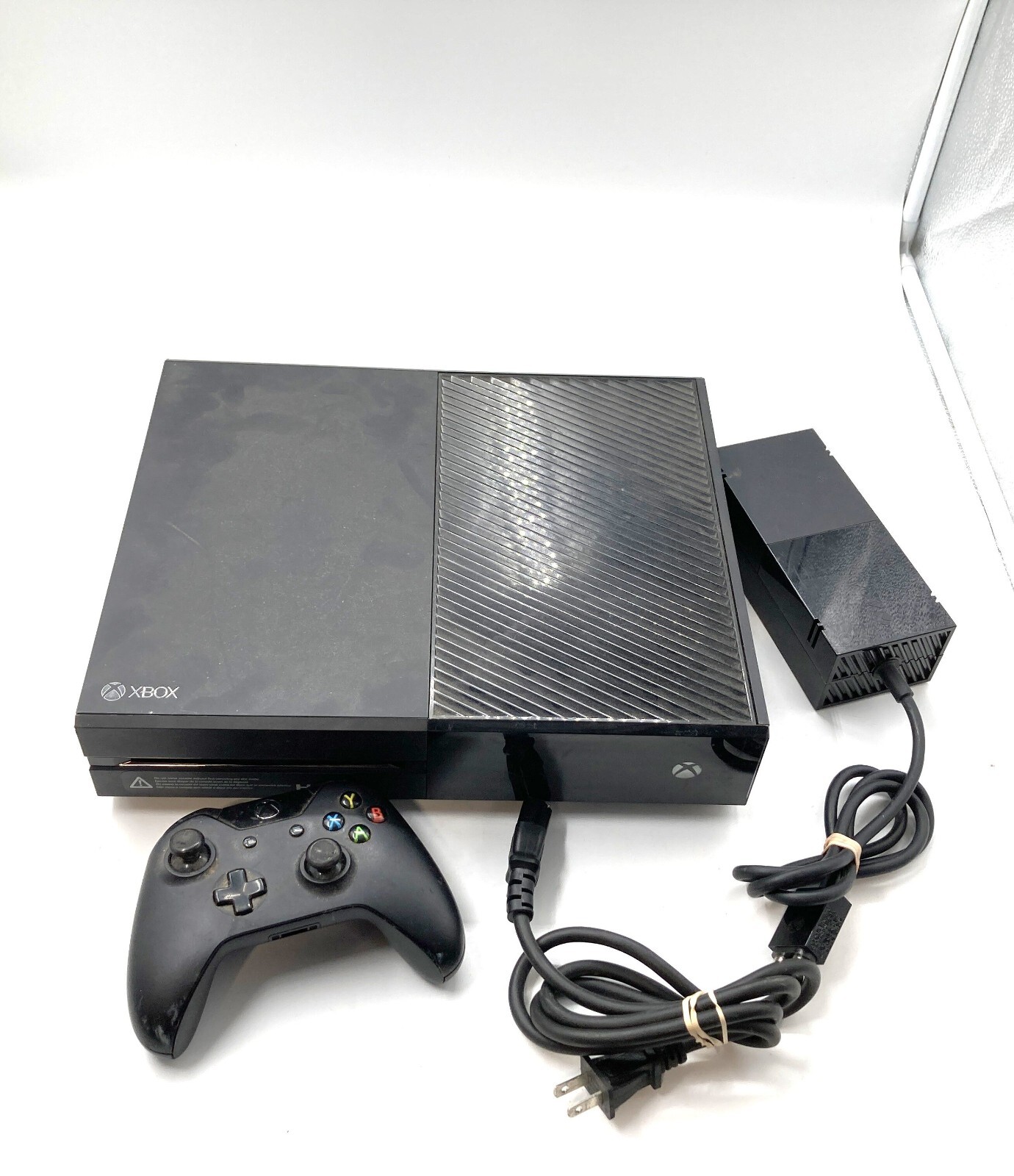 Microsoft Xbox One with Kinect 500GB Black Console – 7UV-00077