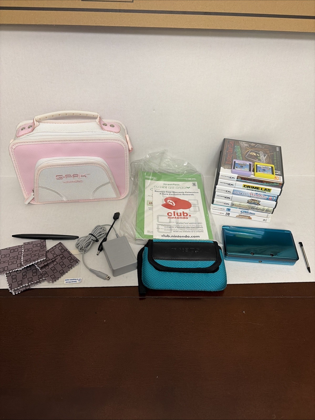 Nintendo 3DS Aqua Blue W/ 9 Games + More Charger Case Carrying Bag Manuals Minty