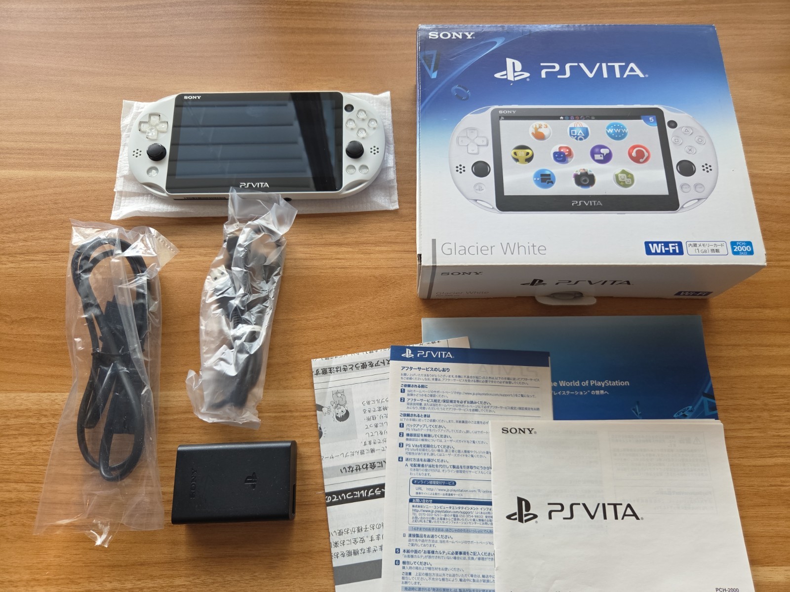 Sony PS Vita PCH-2000ZA22 1GB Handheld Console – Glacier White CIB US SELLER