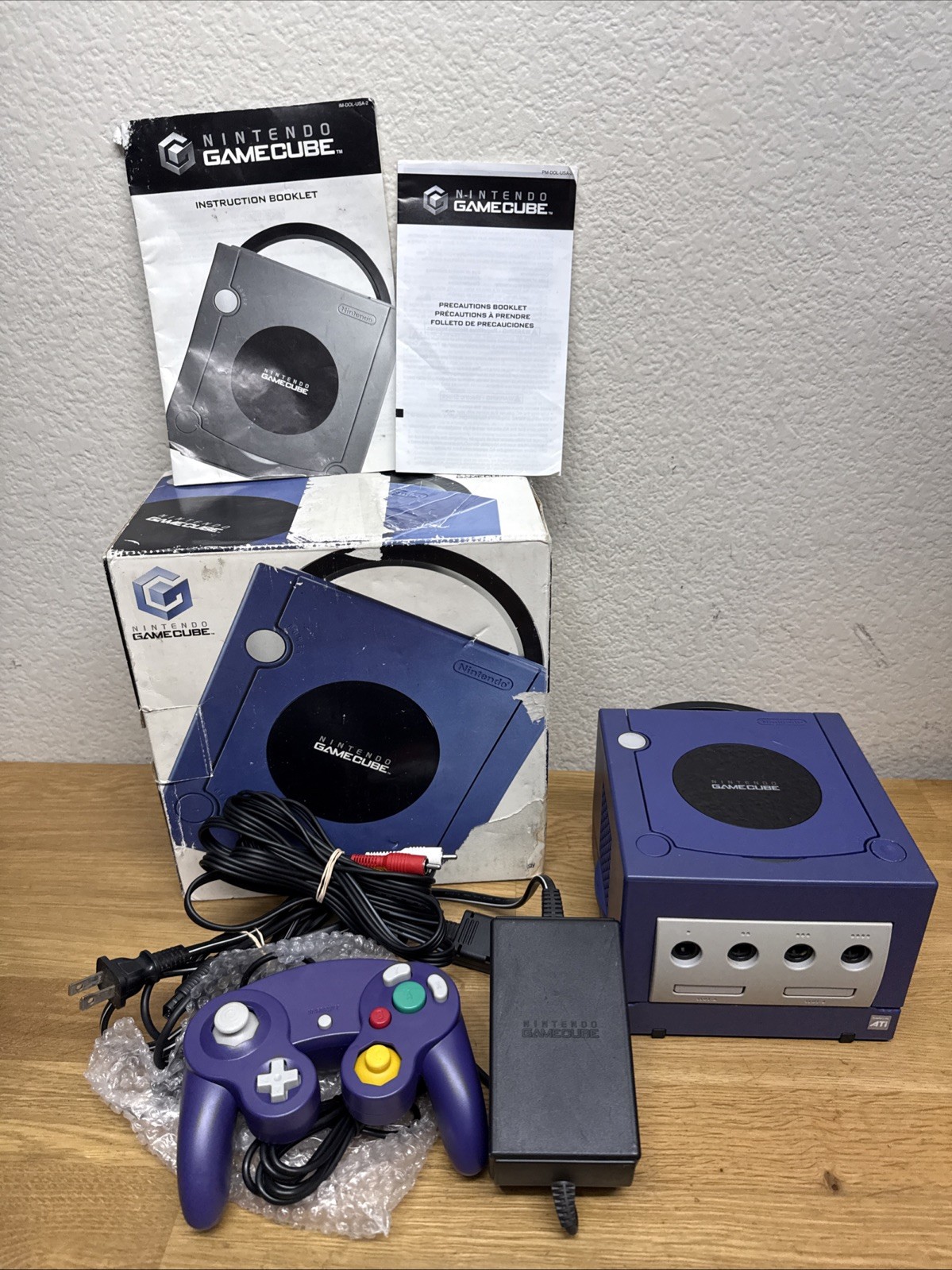 Nintendo GameCube DOL-001 USA Indigo Console Controller Body/Box Damaged Working