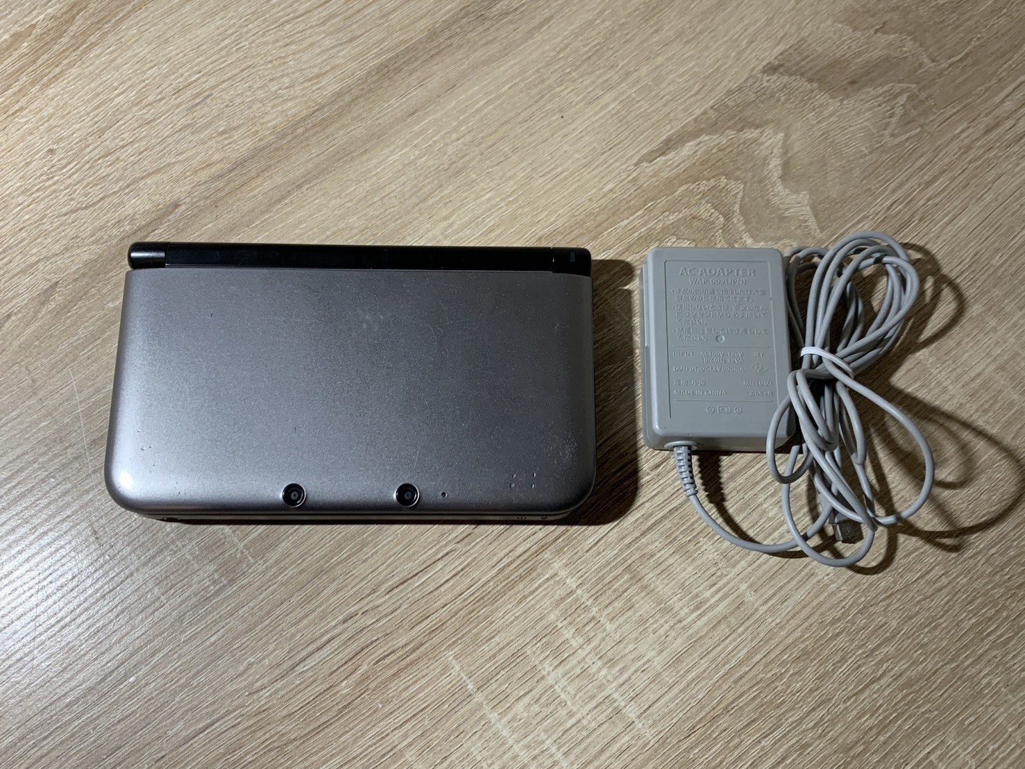 1195 Nintendo 3DS LL Silver Black For Parts