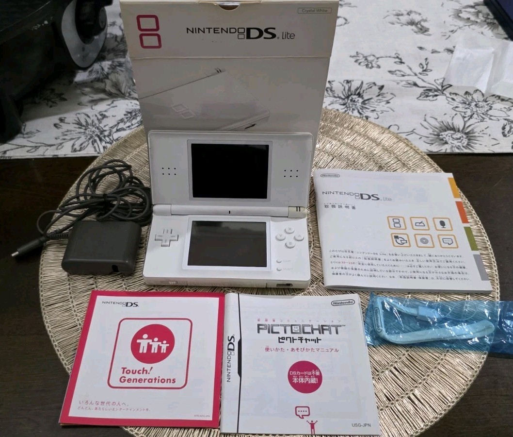 Nintendo DS Lite Crystal White CIB Japan – Complete w/ Box Charger Stylus