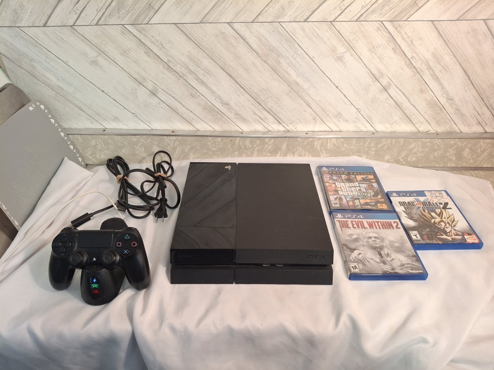 PlayStation 4 Ps4 500GB Console Bundle Games Cables Controller & Charging Dock
