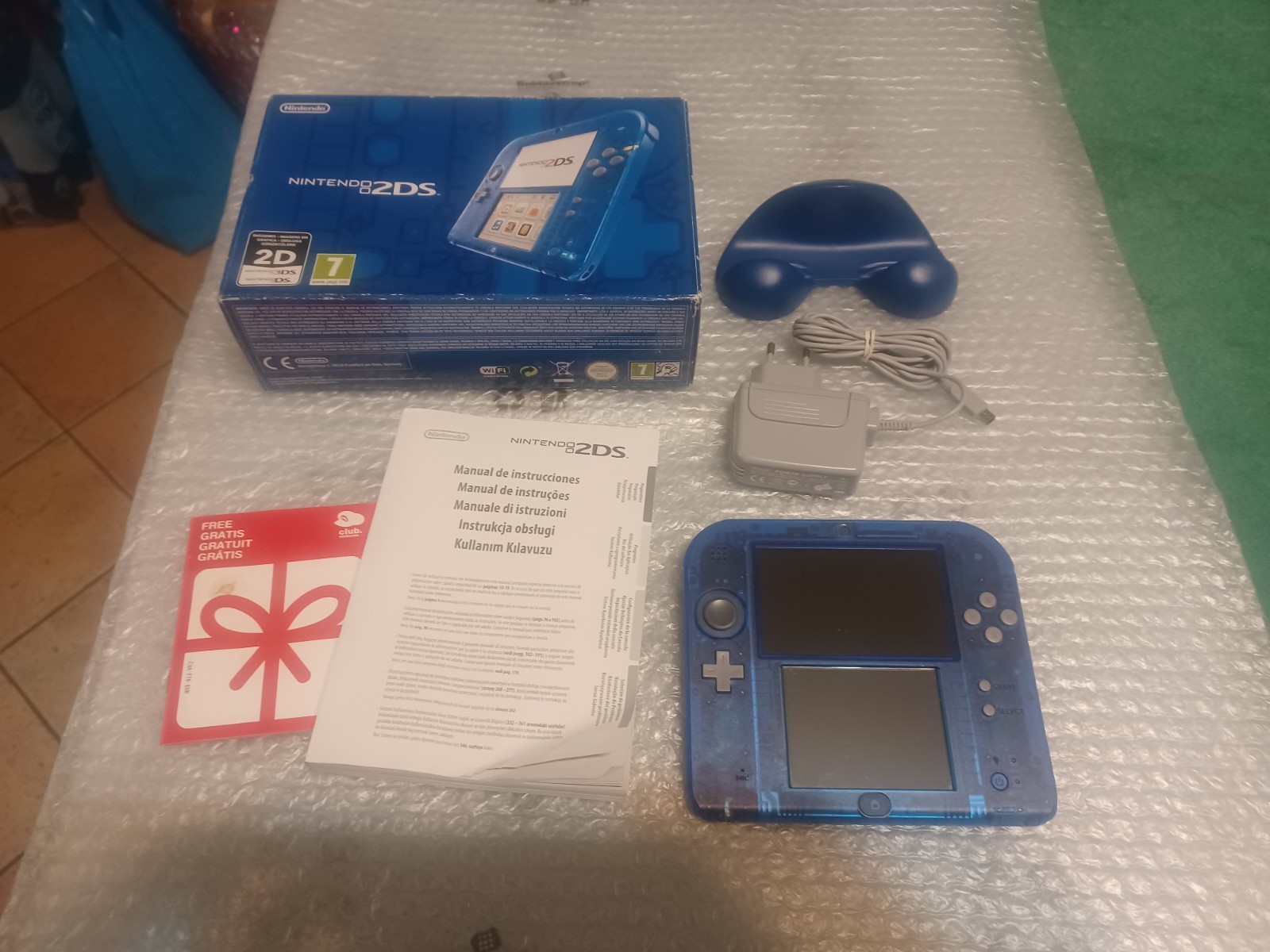 Nintendo 2DS Transparent Blue in box working