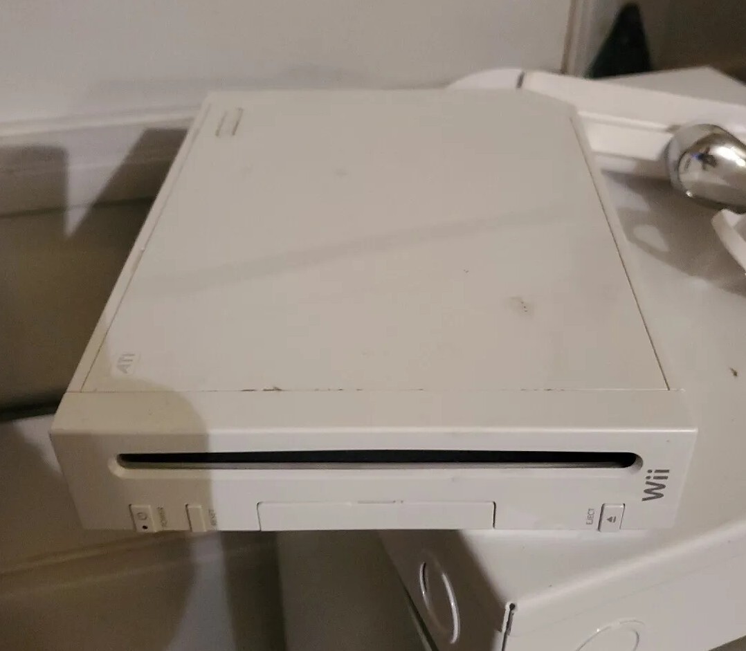 Nintendo Wii RVL-001 White Bundle with Cables GameCube Tested