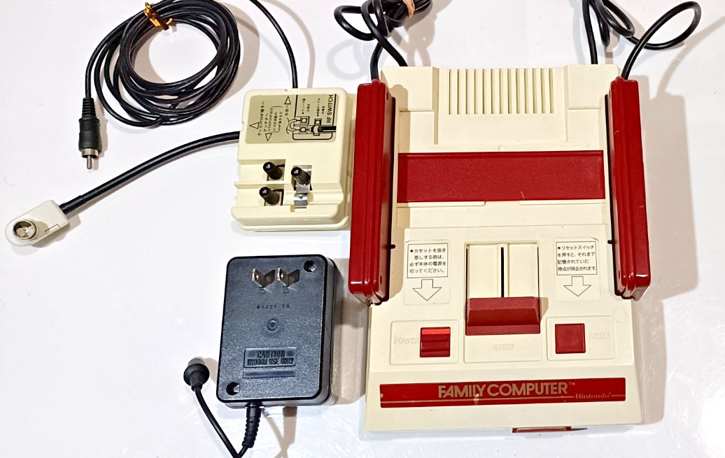 Nintendo Famicom Console System (Japanese NES) HVC-001 NTSC-J with Cables