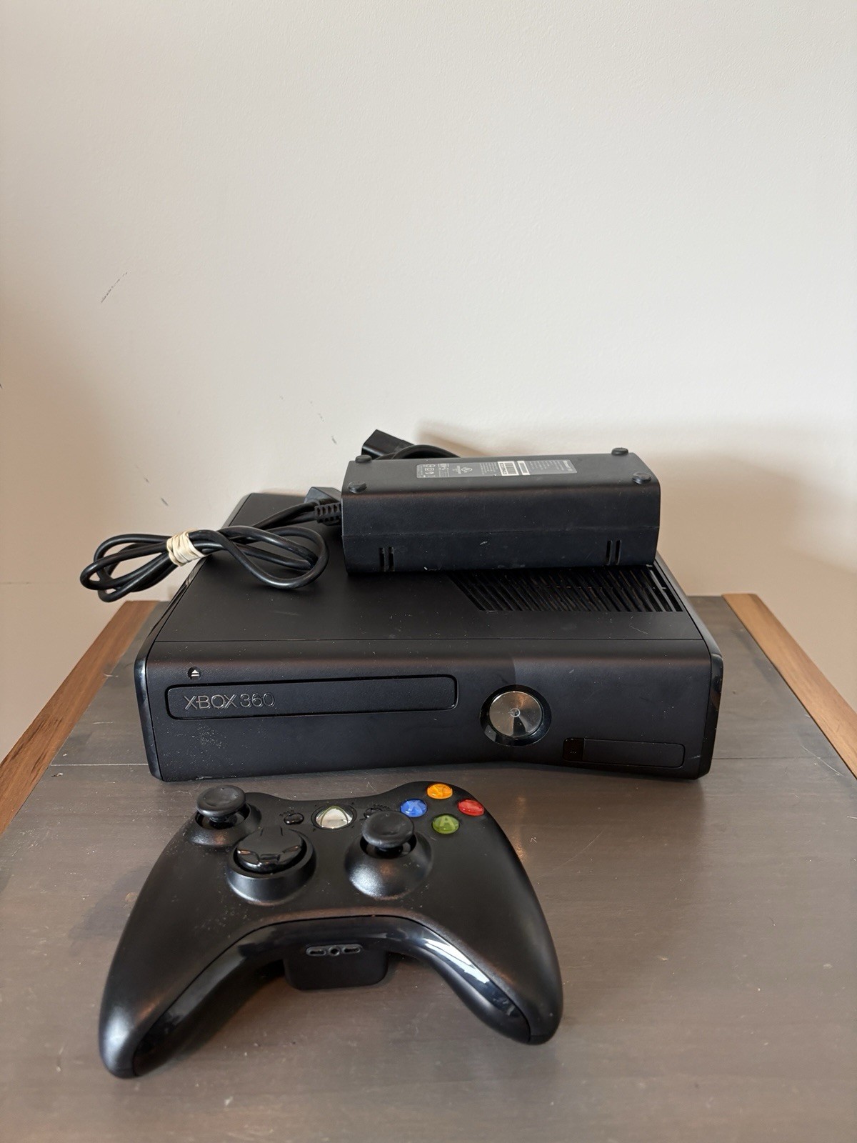 Microsoft Xbox 360 S Console W/HDD/Cords + Controller Black
