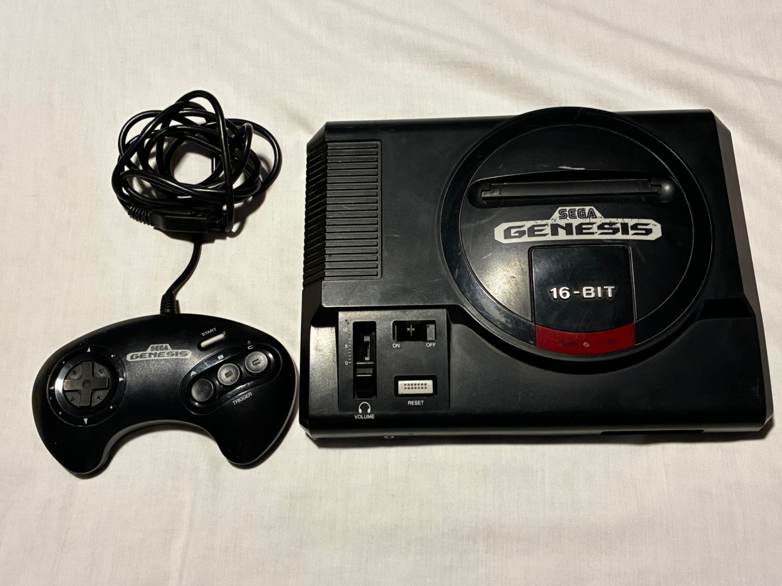 SEGA Genesis Gaming Console 16-Bit High Definition Graphics turns on READ