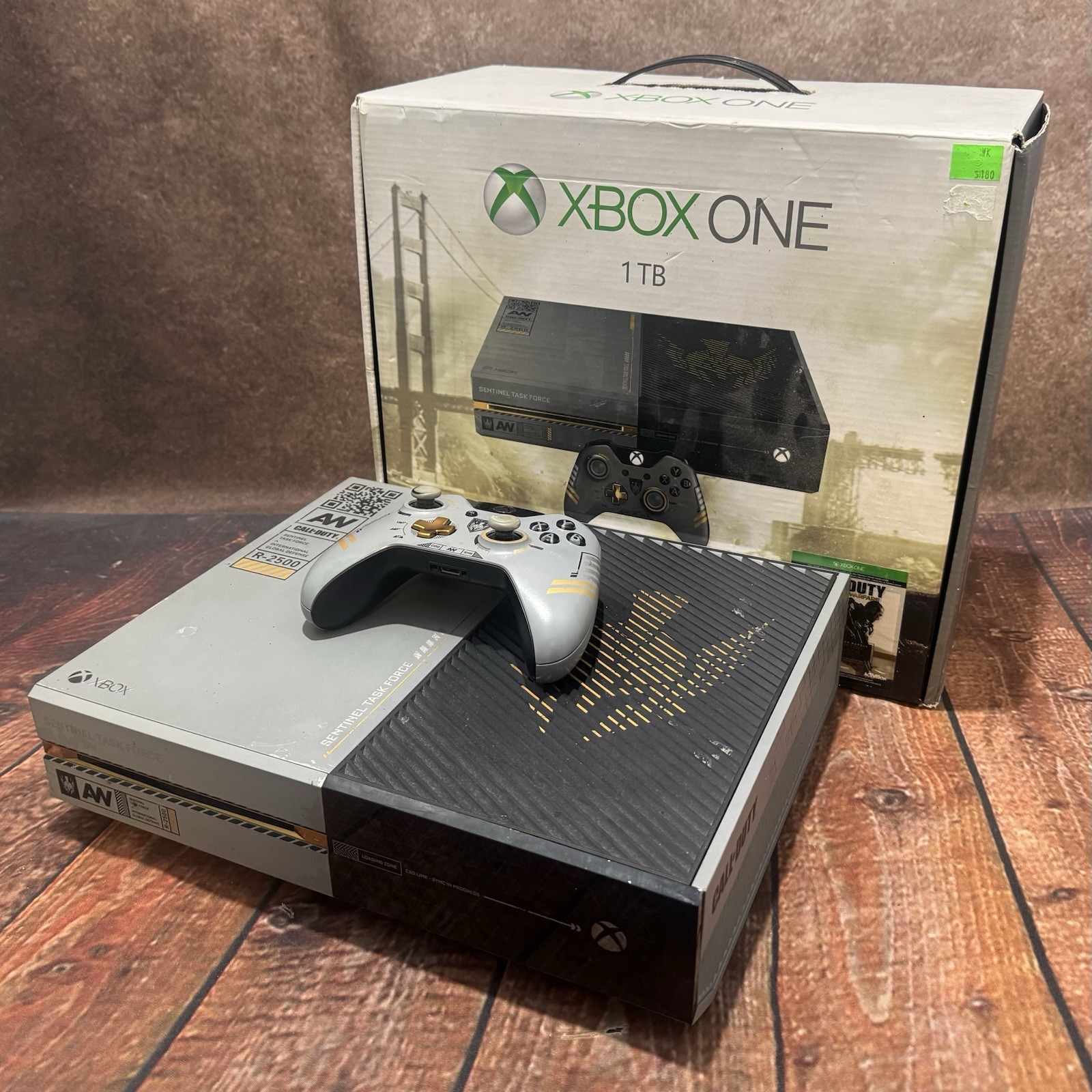 Xbox One Call of Duty: Advanced Warfare Edition Console + Box – PLEASE READ