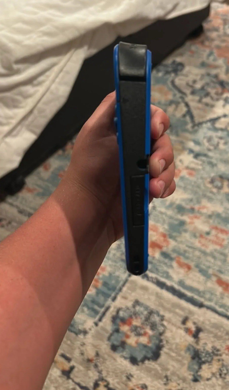 Nintendo 2DS Handheld System/Console w/ Charger – Blue PLEASE READ DESCRIPTION