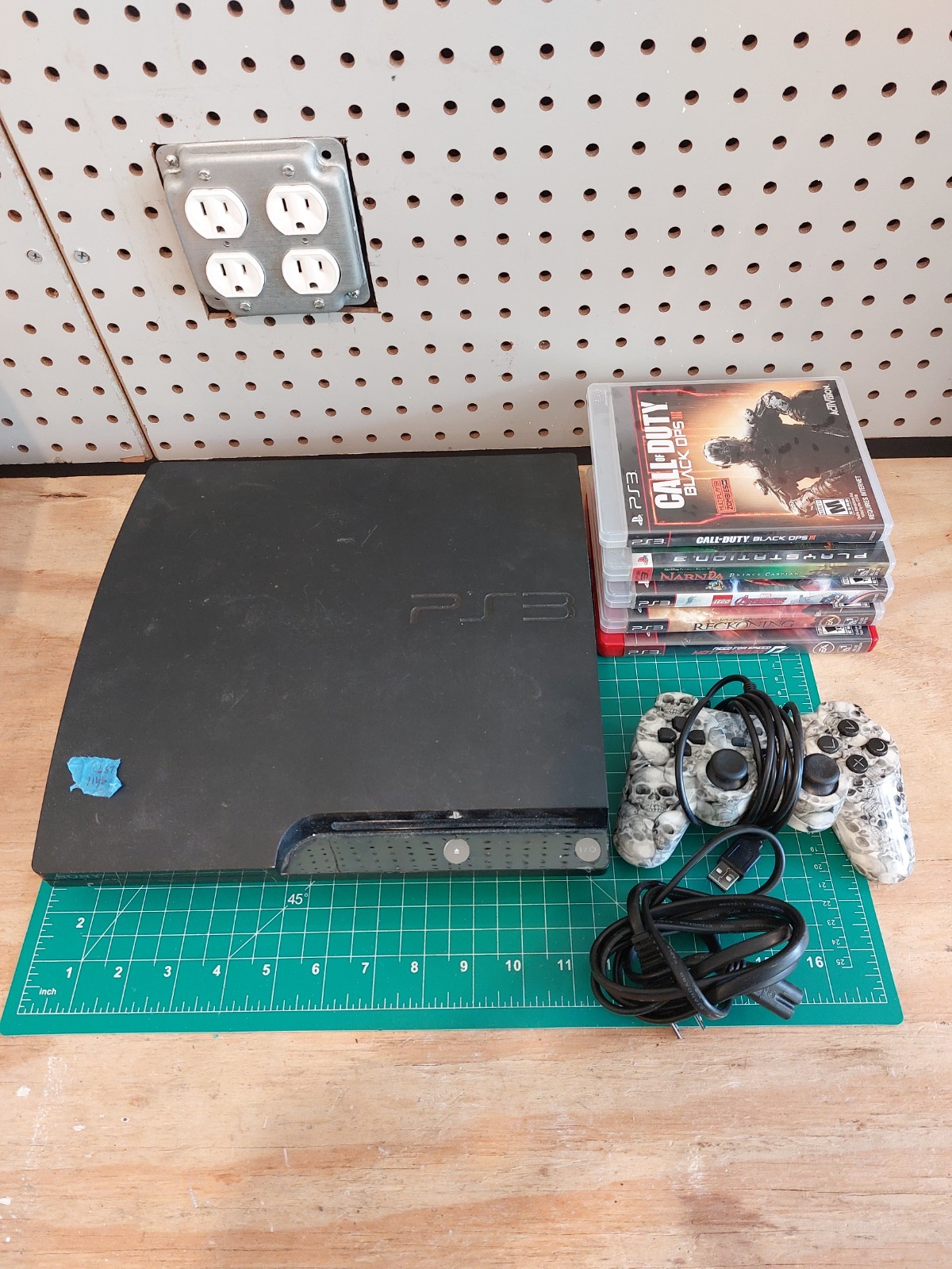 Sony PlayStation 3 Slim 120gb Cech-2001A Black Console Bundle w Games