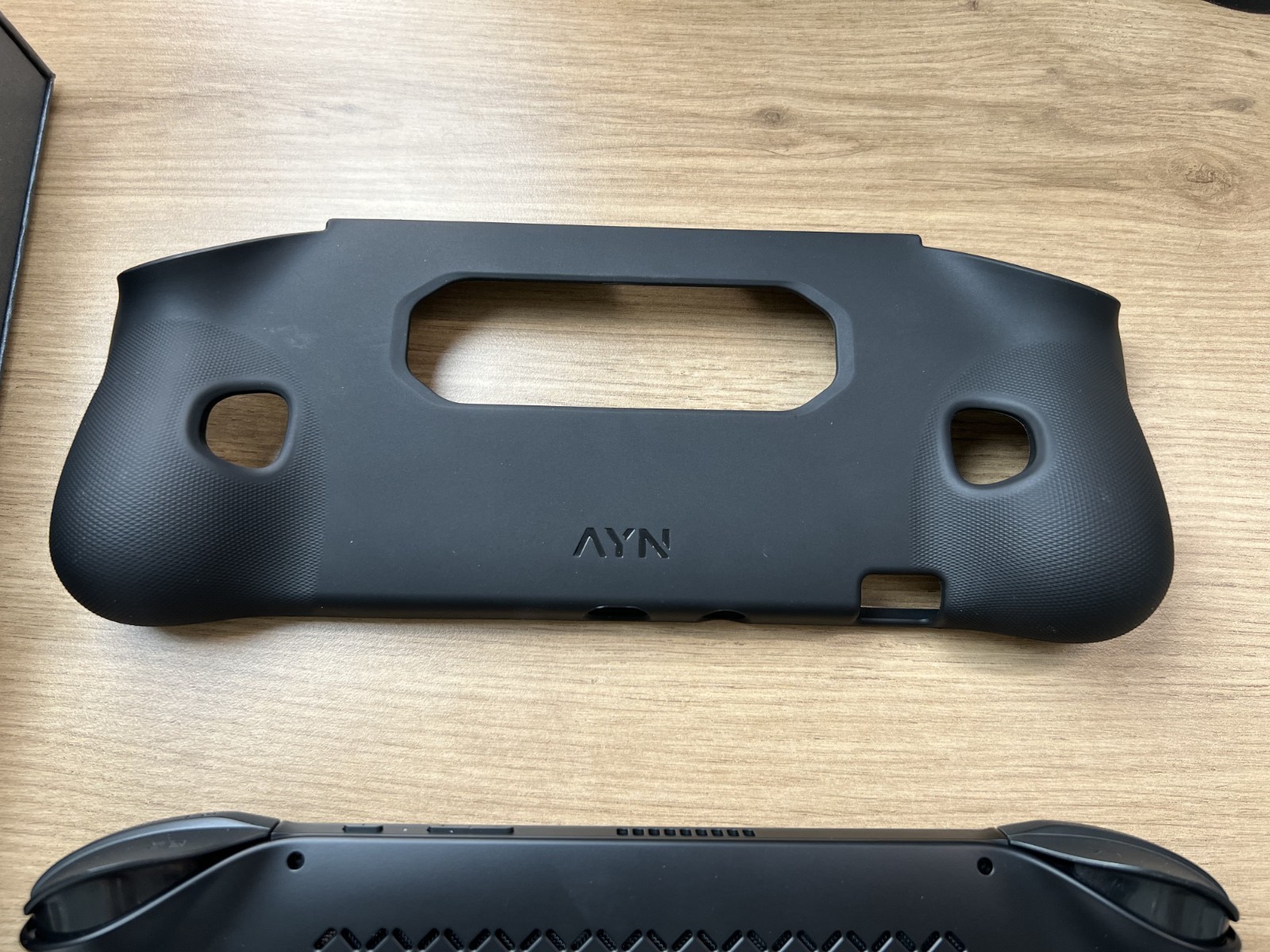 AYN Odin 2 Portal – Base – 8gb / 128GB – Includes TPU grip