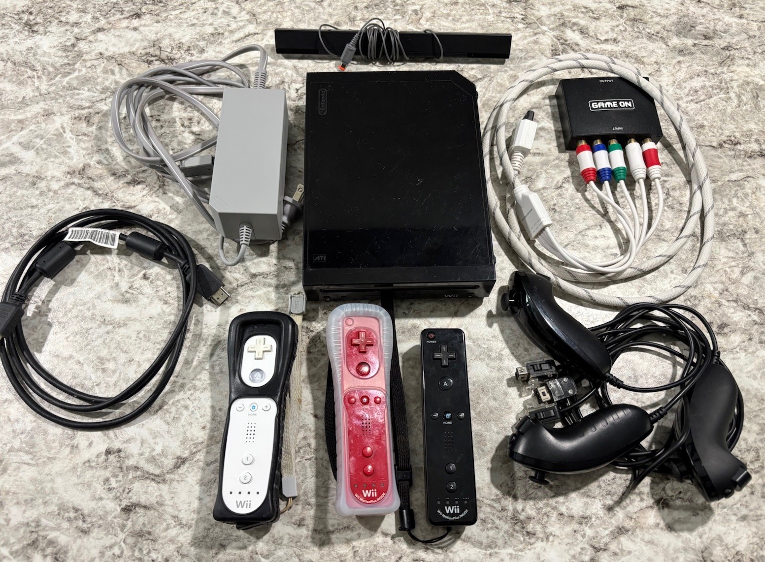 Nintendo Wii RVL-101 Bundle Black w/ Controller, Nunchuk, Cables & Sensor Bar