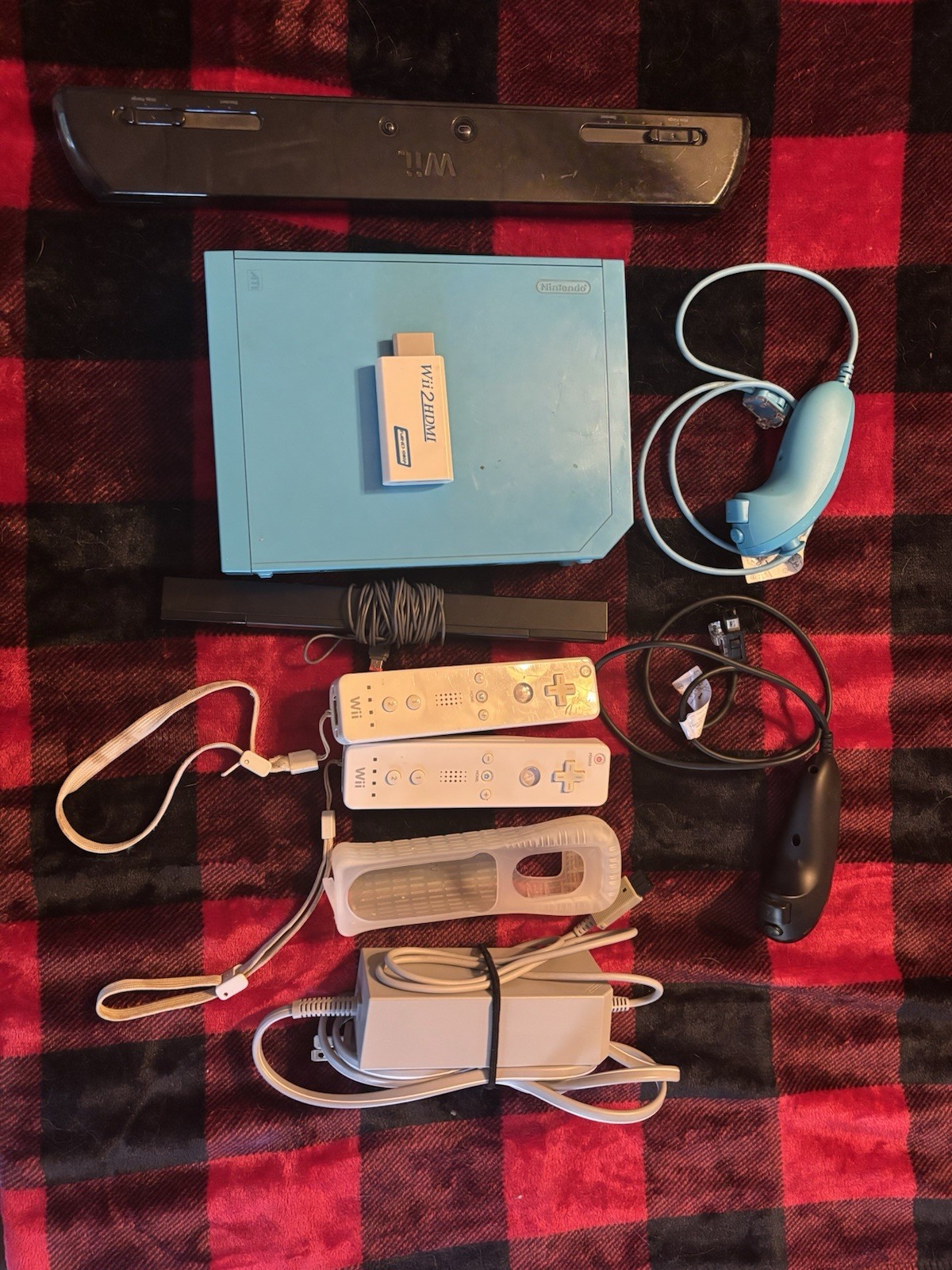 Nintendo Wii BLUE Console (RVL-101) Bundle w/Games Controllers Cables + Extras