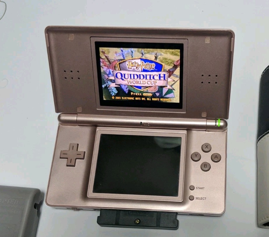 Nintendo DS Lite Console Metallic Rose Pink w/ Games SUPER CLEAN LIGHTLY USED
