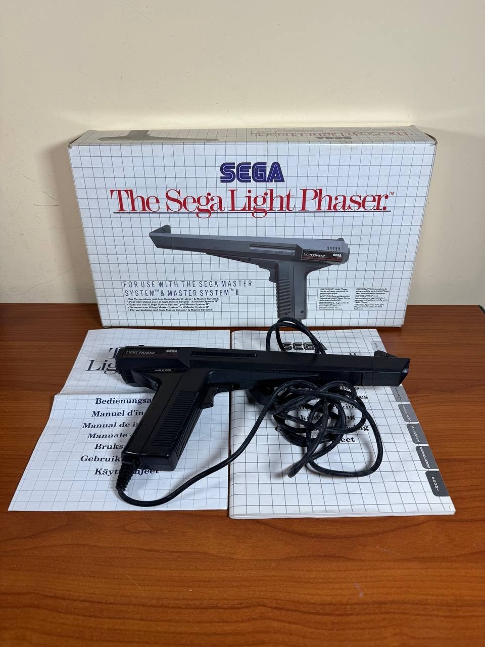 Sega Master System 2 Plus (Console + Gun) Bundle with Boxed Box