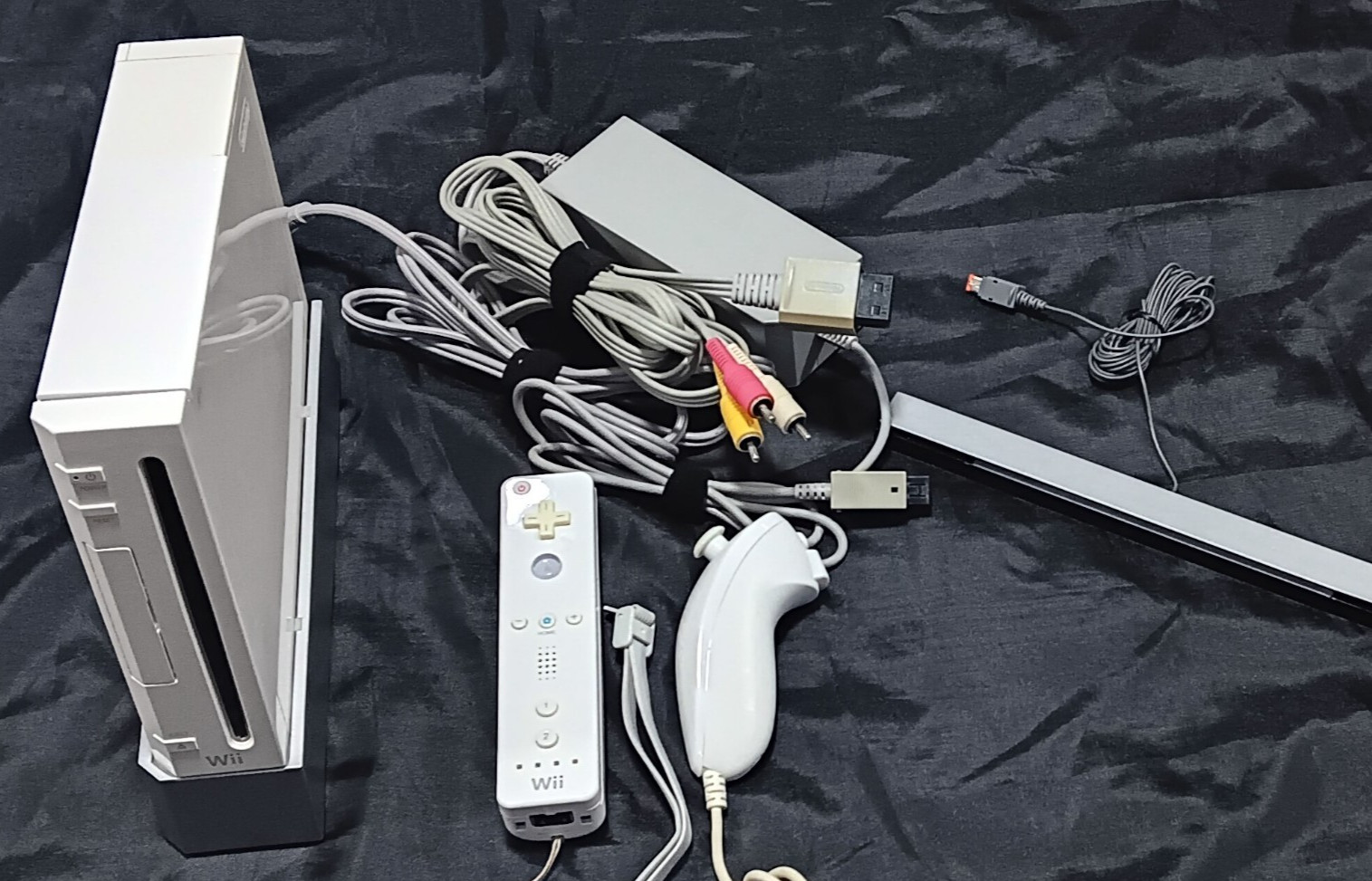 Nintendo Wii White Console Bundle, WiiMote Nunchuck AV and Power Cables (JPN)