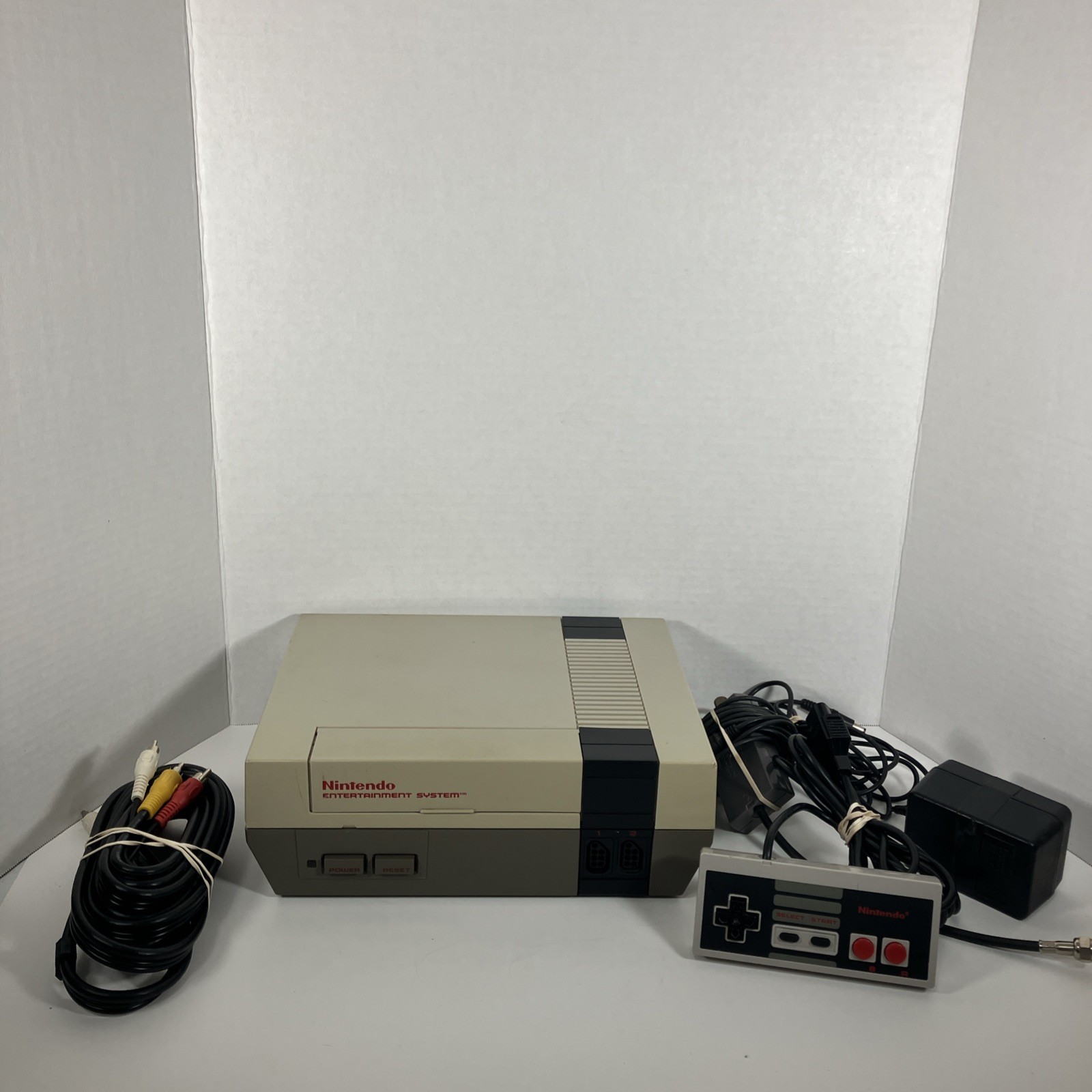 Nintendo NES Console NES-001 Controller OEM Power Brick AV Cables