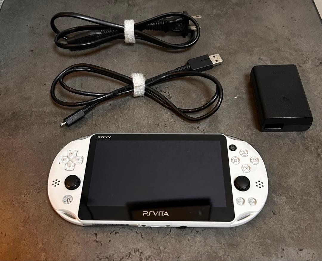SONY PS Vita PCH-2000 Console White w/charger