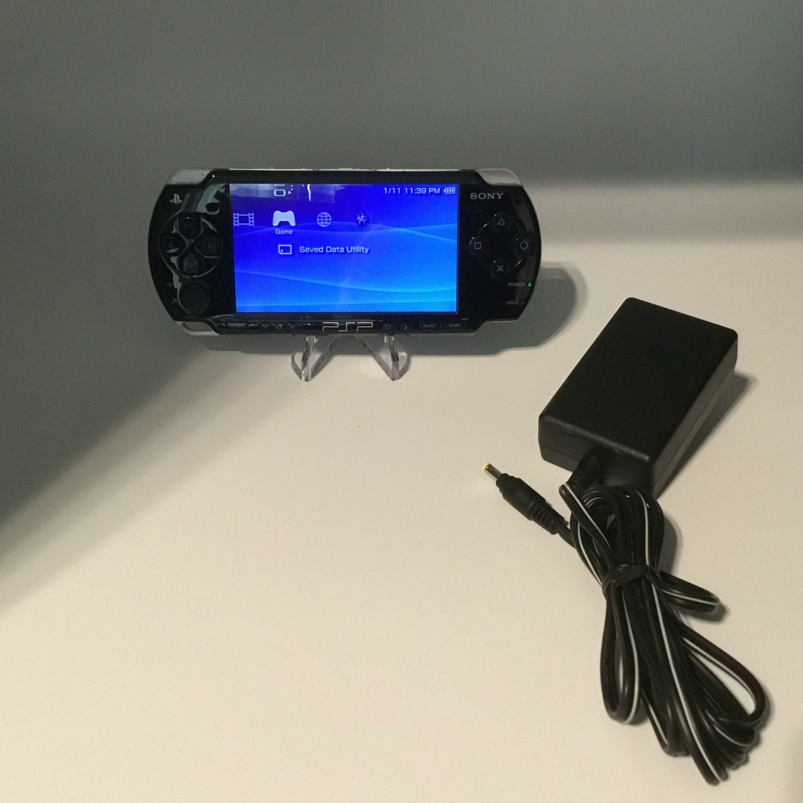 Sony Playstation PSP-2000 Console – Piano Black (PSP-2001PB)