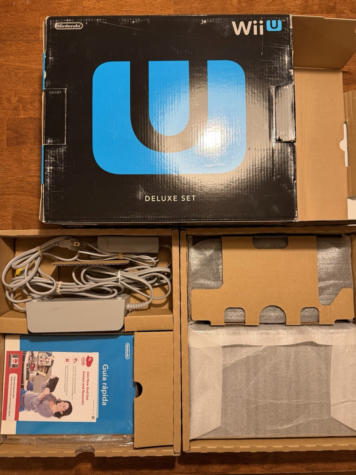 Nintendo Wii U Deluxe Set 32GB Black Console w/ GamePad, Cables & Box