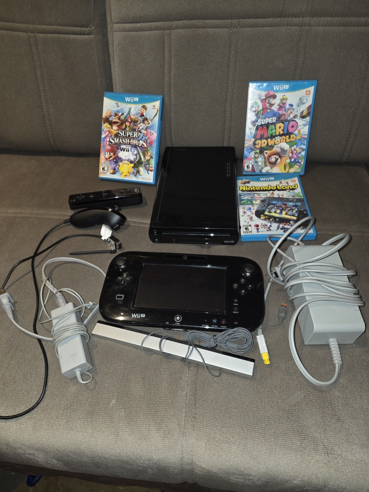 Nintendo Wii U Bundle Black 32GB Console Gamepad Cables 3 Game motion bar & con