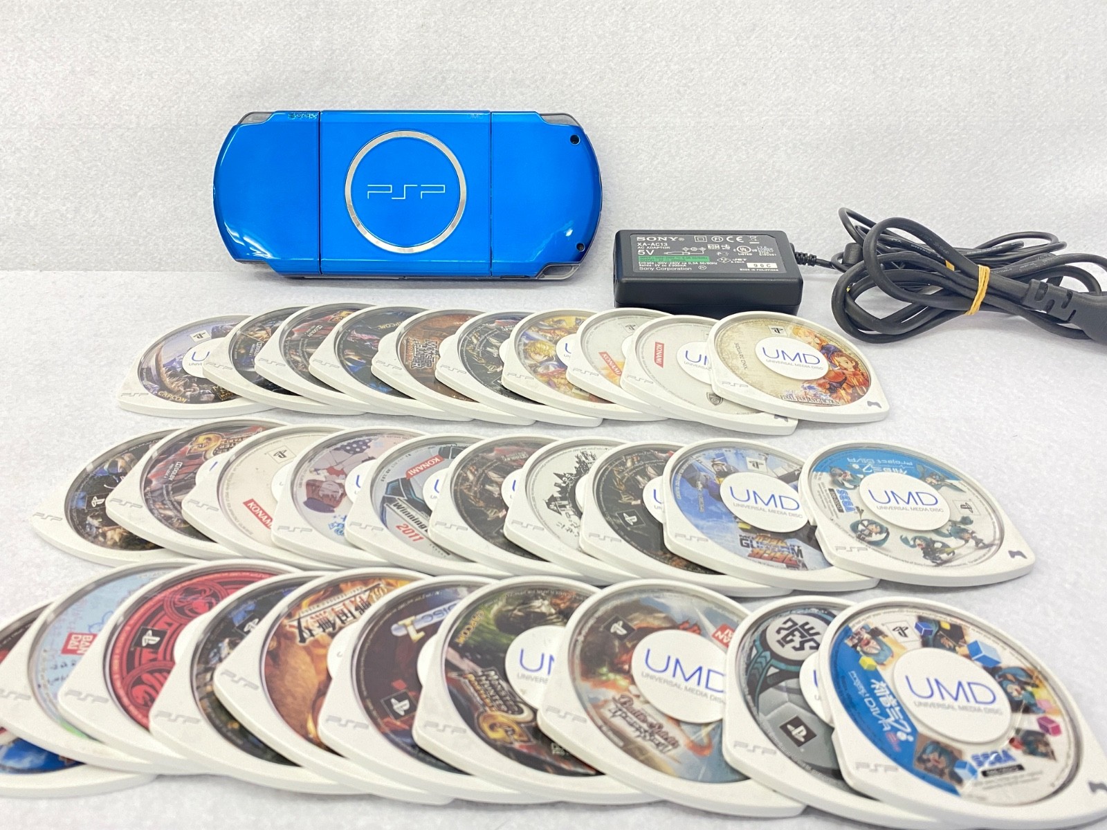 TESTED SONY PSP 3000 BLUE Console + Charger + battery + 3 game Region free 4GB