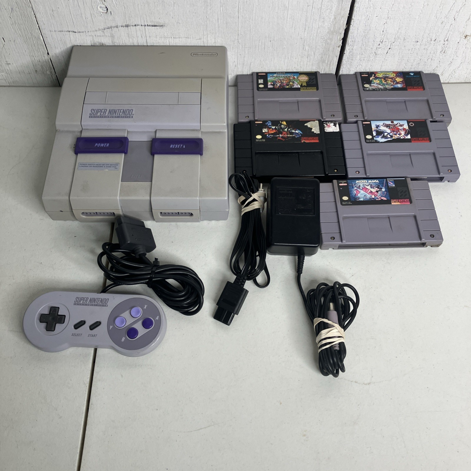 Super Nintendo SNES System Console Bundle W/ 5 Games Mario Kart Battletoads