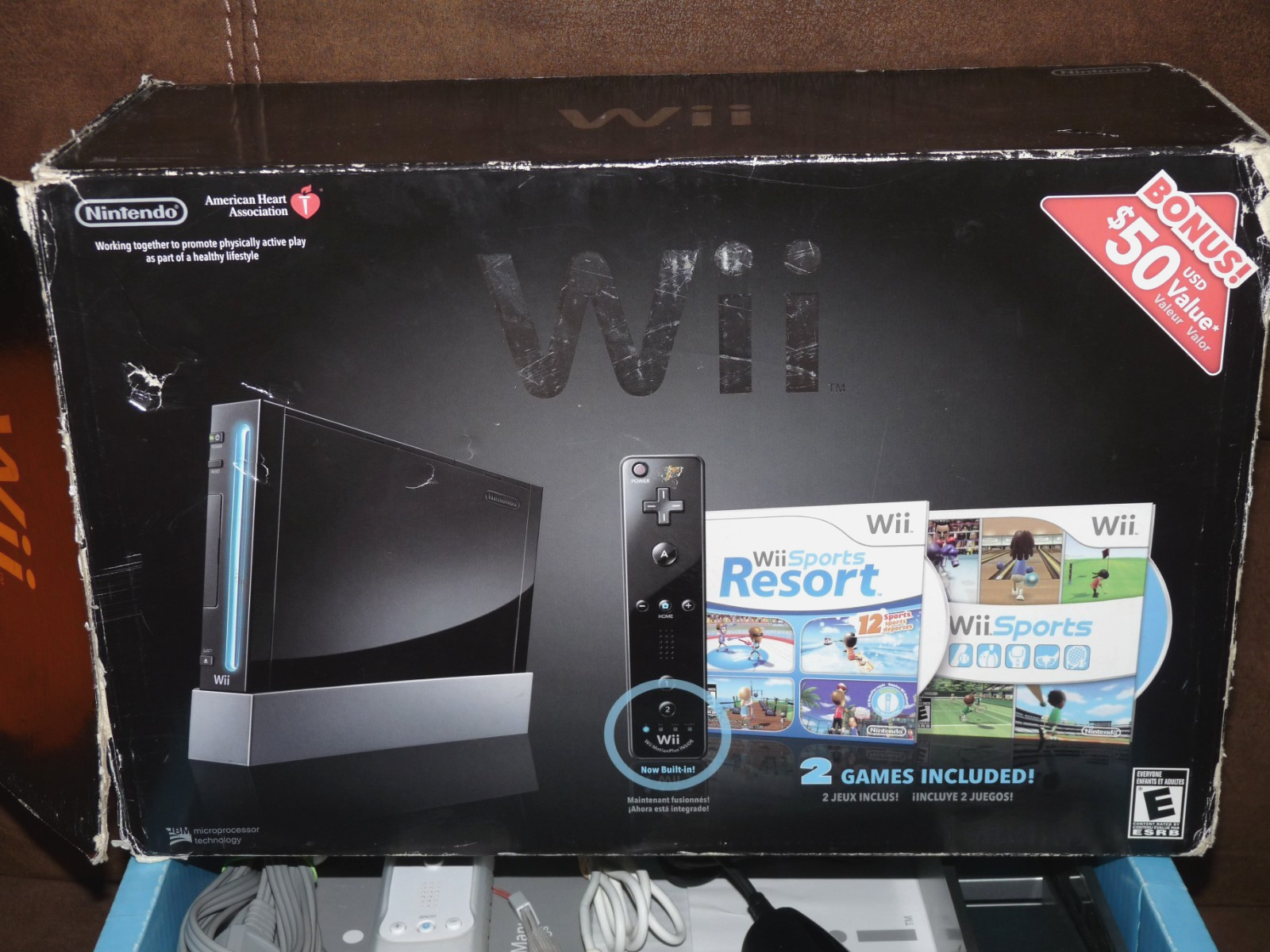 Nintendo Wii Console Wii Sports Resort Remote Plus Bundle Black CIB 2 controller