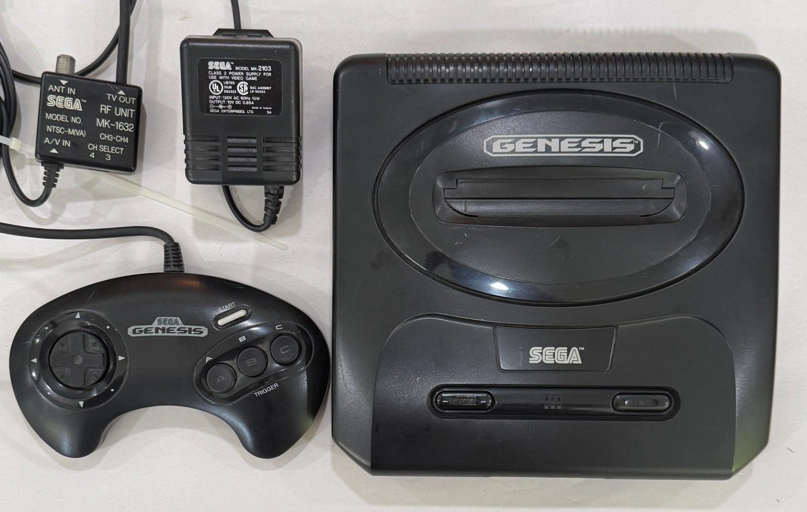 SEGA Genesis Model II / 2 – Working – OEM Controller, RF Unit, and AC Power Unit