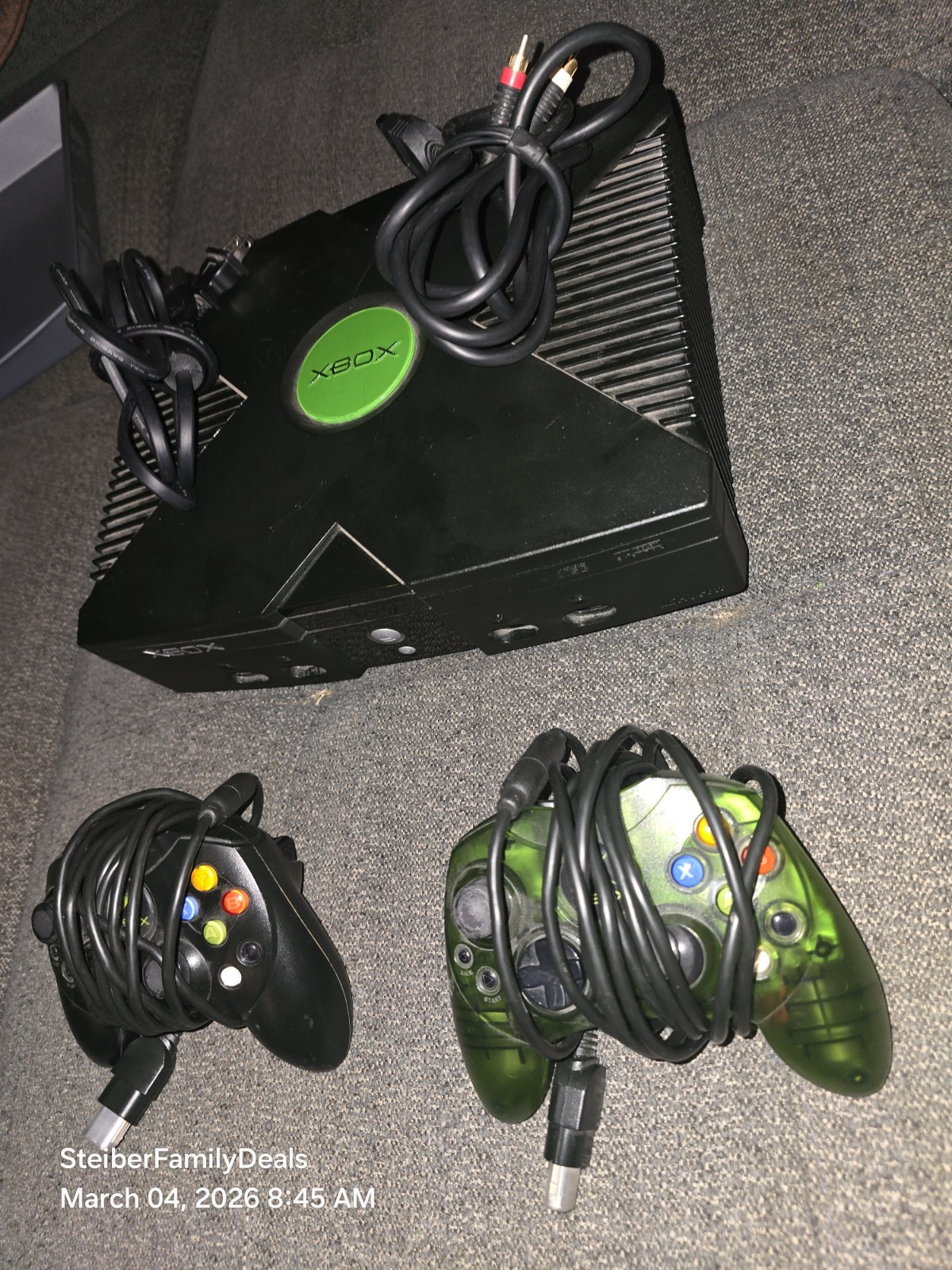 Original Microsoft Xbox Console & 2 Controllers Only Parts/Repair Not Working!