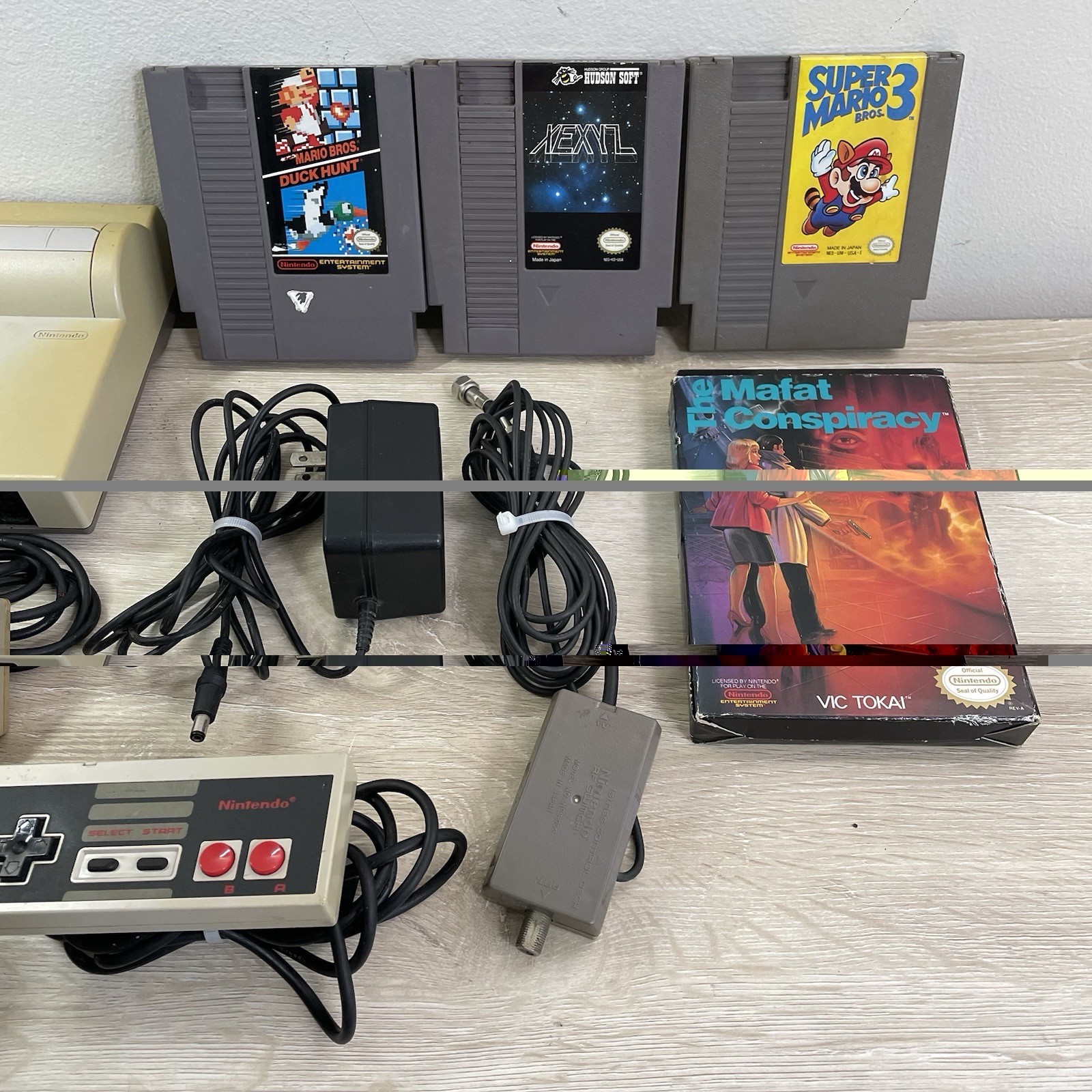 Nintendo NES-101 Top Loader Console Control Deck W Controller And Games -Tested