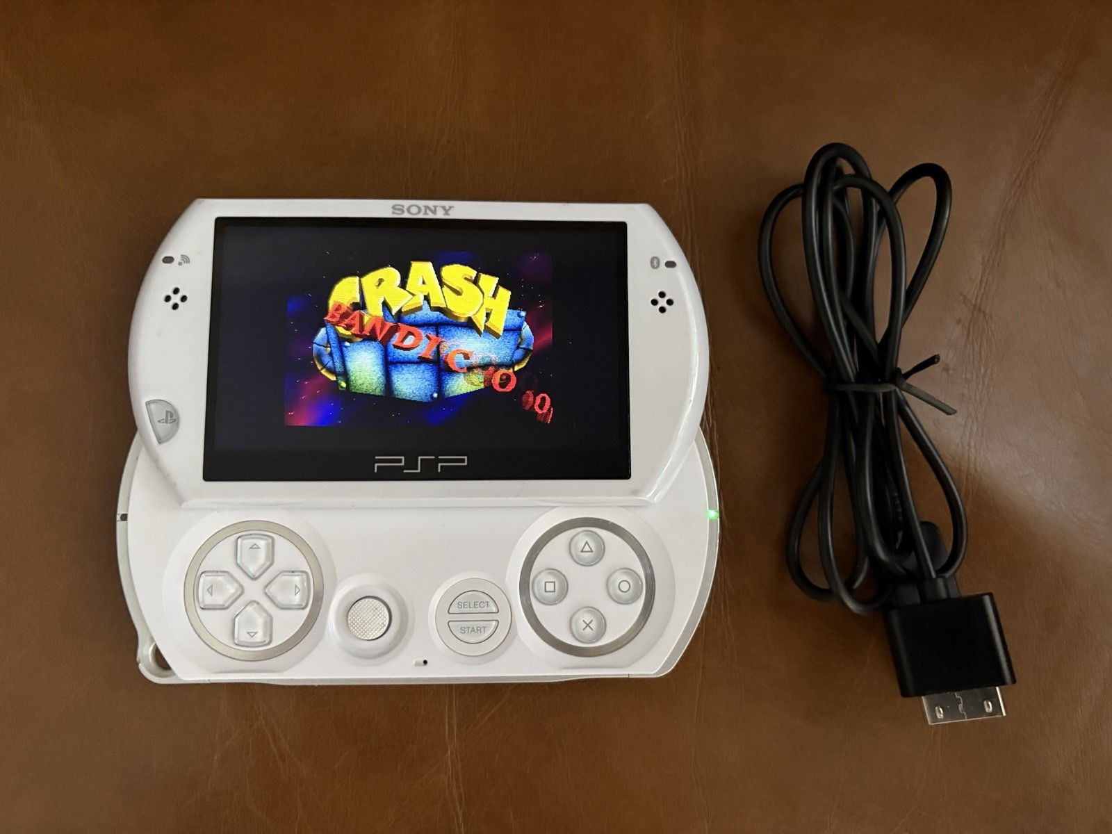 Sony PSP Go Handheld System Pearl White 16GB PSP-N1001