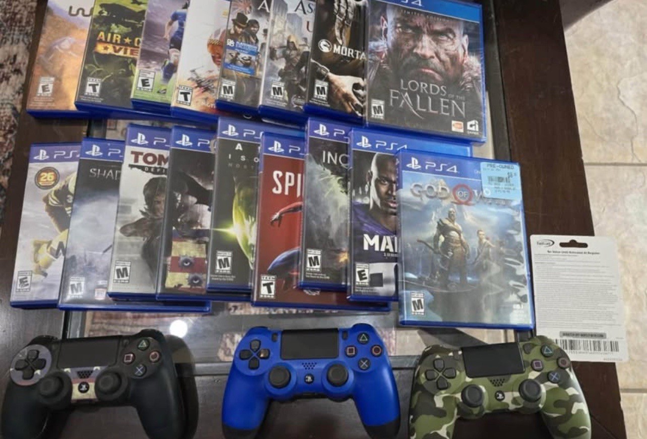 Sony PlayStation 4 500GB Console 3 Controllers 17 Games 3 month pass Bundle PS4