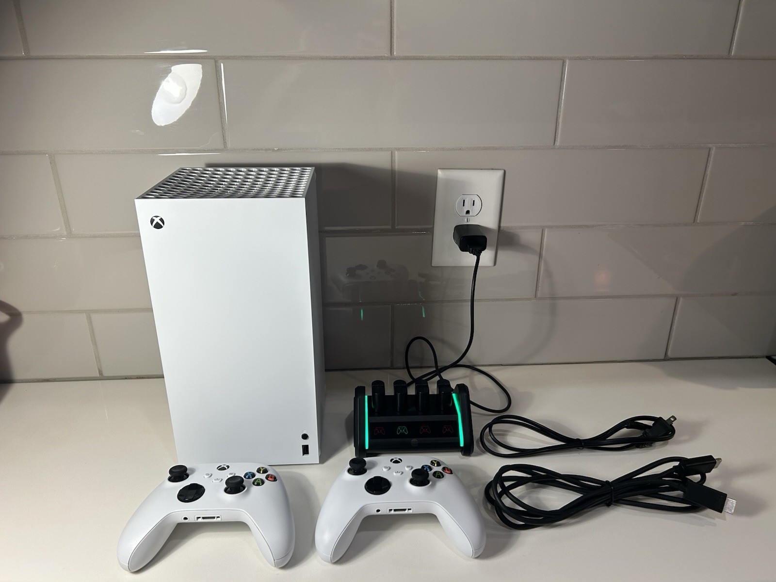 Xbox series X 1TB 4k SSD, controllers & battery Dock (great condition)