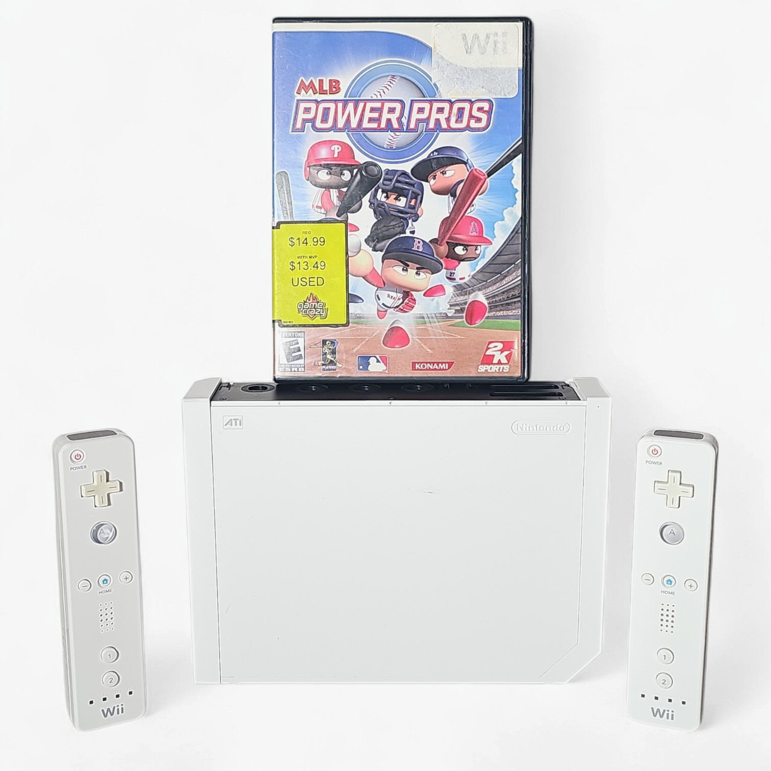 Nintendo Wii Console RVL-001 Bundle 2 Controllers 2 Nunchunks Charging Dock Game
