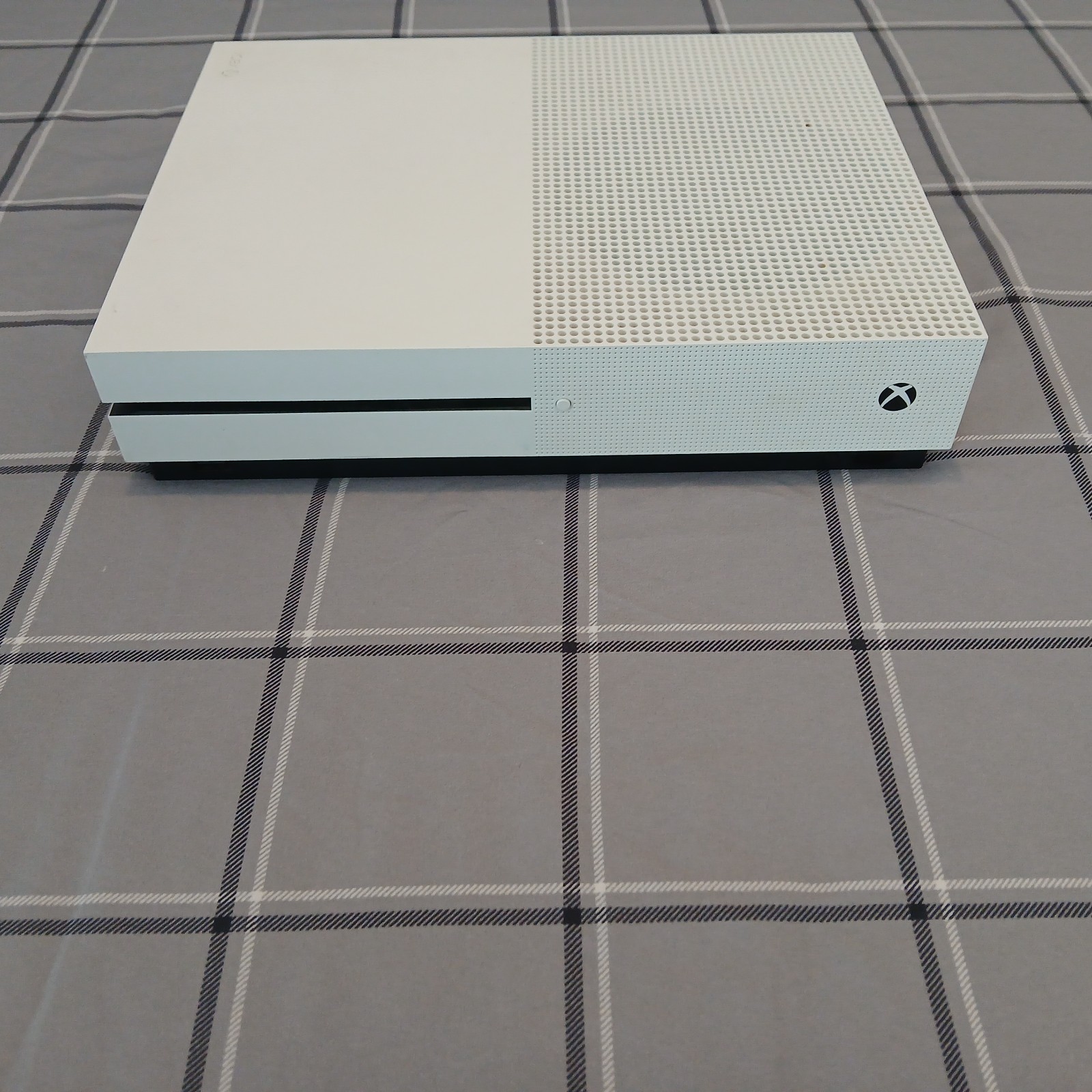 Microsoft Xbox One 500GB Console Bundle – Includes Battlefront and Controller