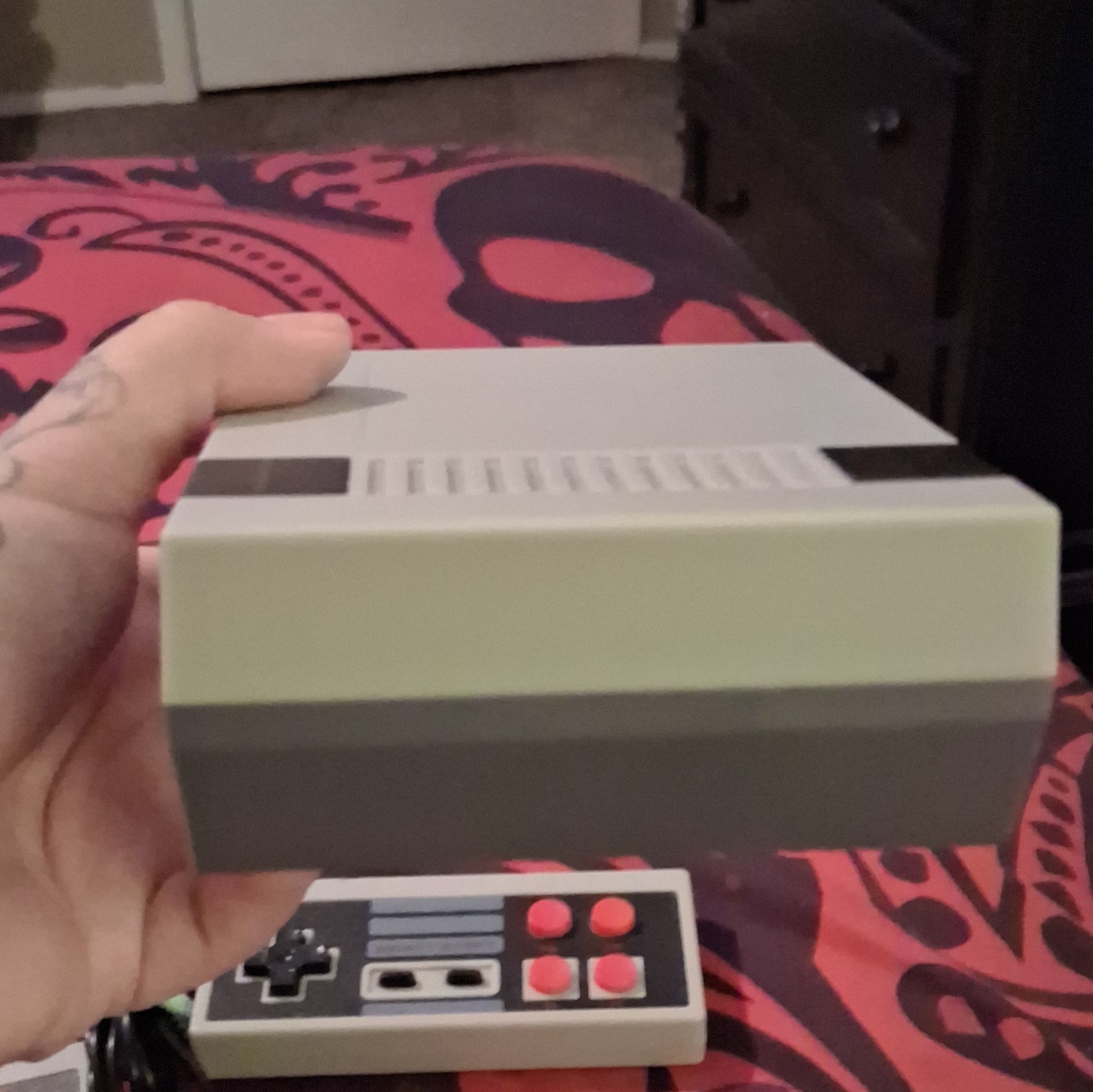 Nintendo NES Classic Edition Gray Console w/ 2 Controllers HDMI 720p Wi-Fi NTSC