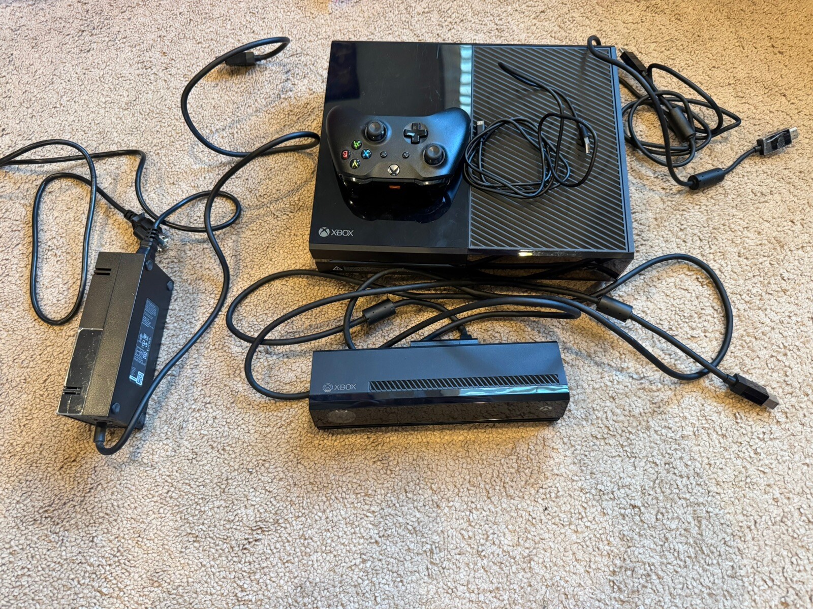 Xbox One with Kinect 500GB-Rechargeable Controller-comes With Battlefront